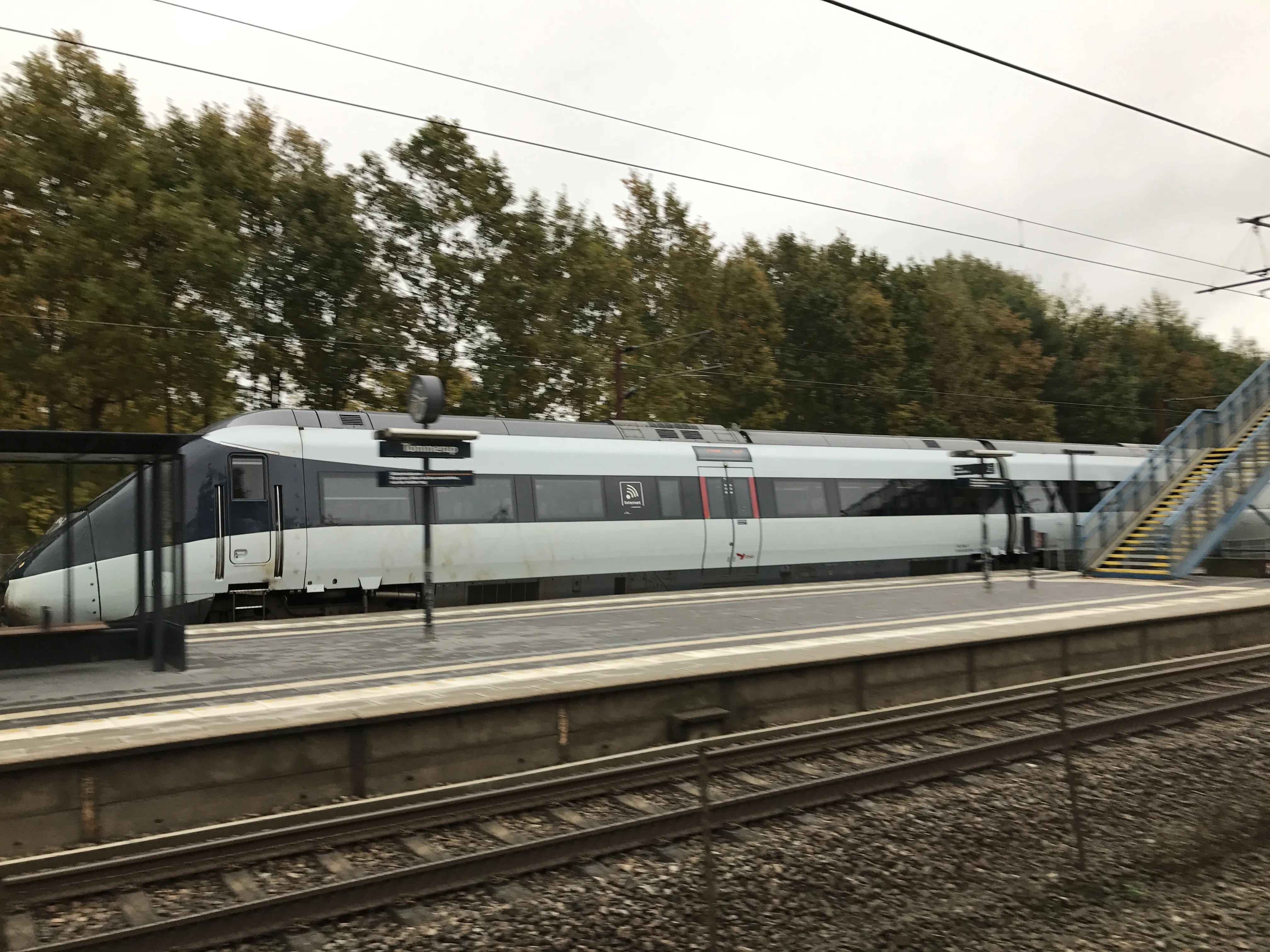 Billede af DSB MG 5647 fotograferet ud for Tommerup Station. Billede af DSB MG 5647 fotograferet ud for Tommerup Station.