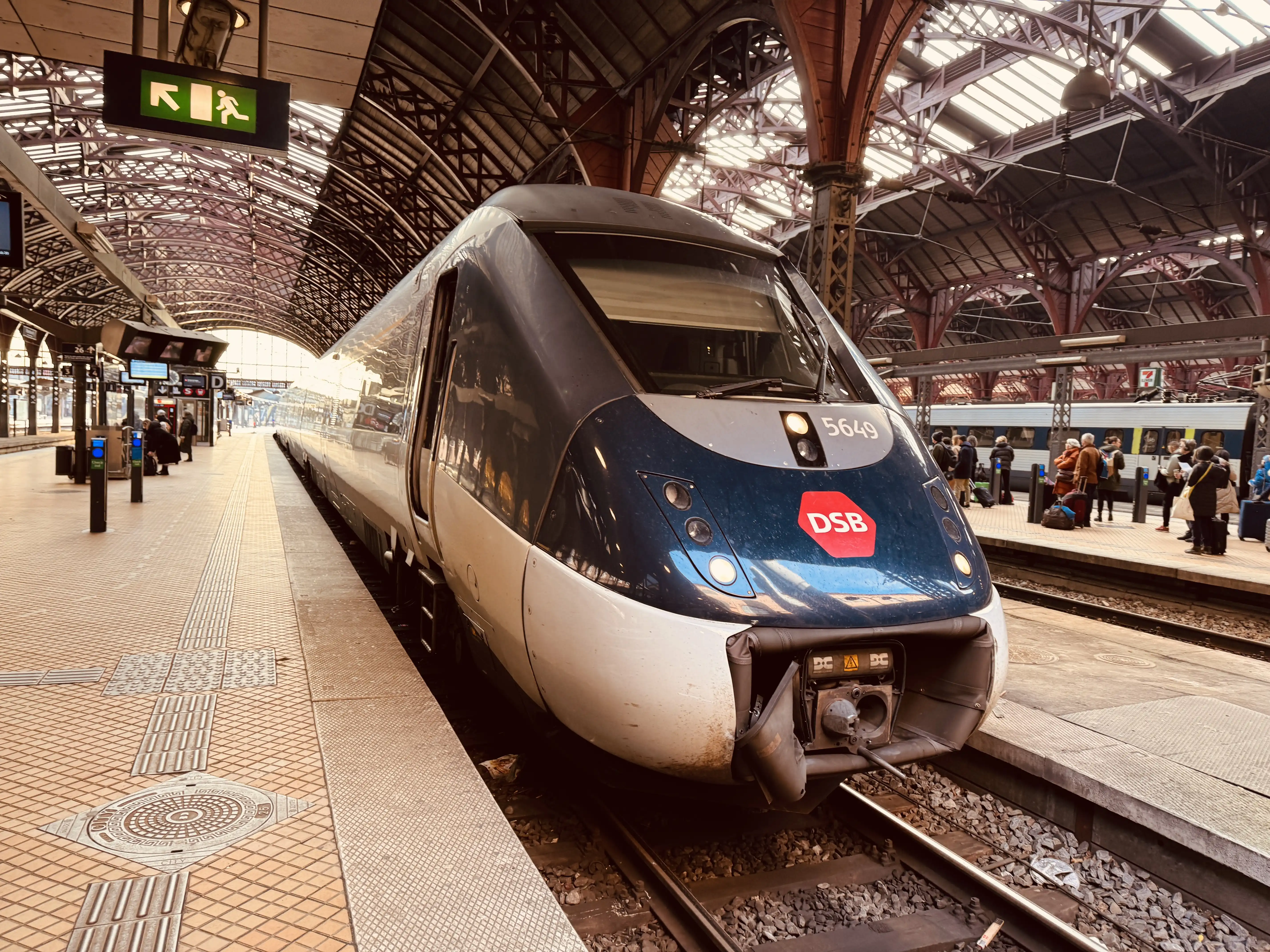 Billede af DSB MG 5649 fotograferet ud for København Hovedbanegård. Billede af DSB MG 5649 fotograferet ud for København Hovedbanegård.