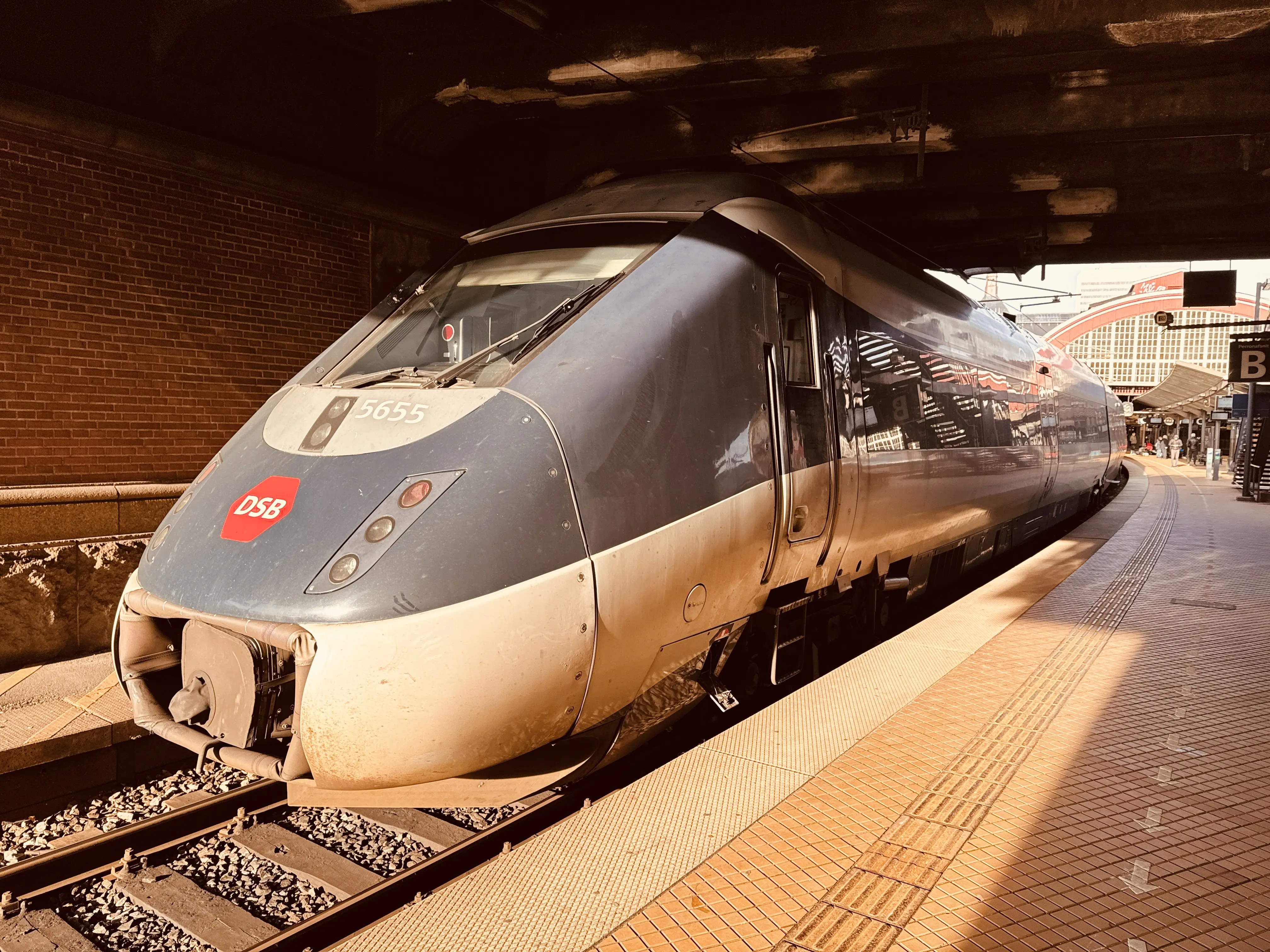 Billede af DSB MG 5655 fotograferet ud for København Hovedbanegård.