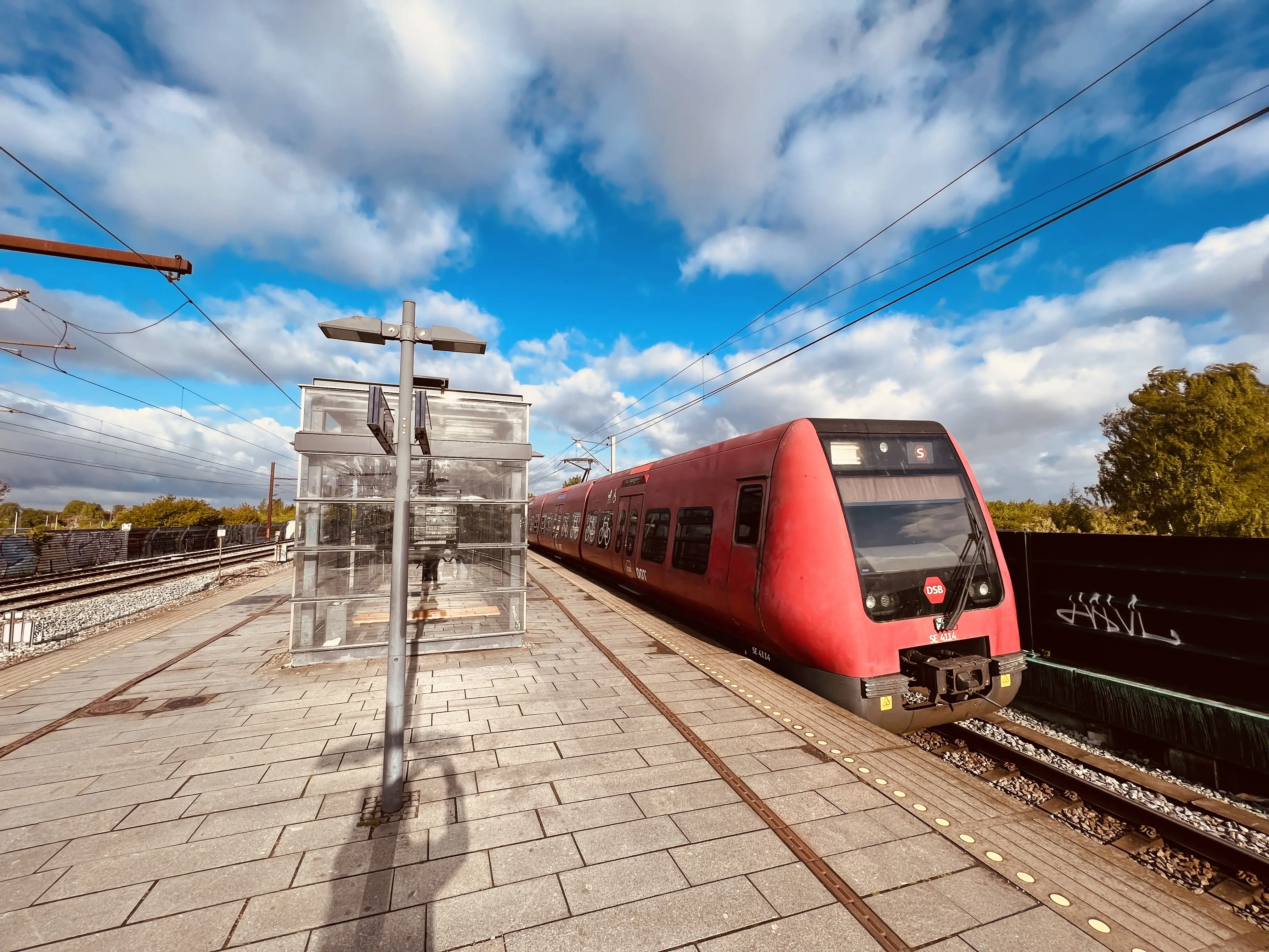 Billede af DSB SE 4114 fotograferet ud for Danshøj Trinbræt. Billede af DSB SE 4114 fotograferet ud for Danshøj Trinbræt.