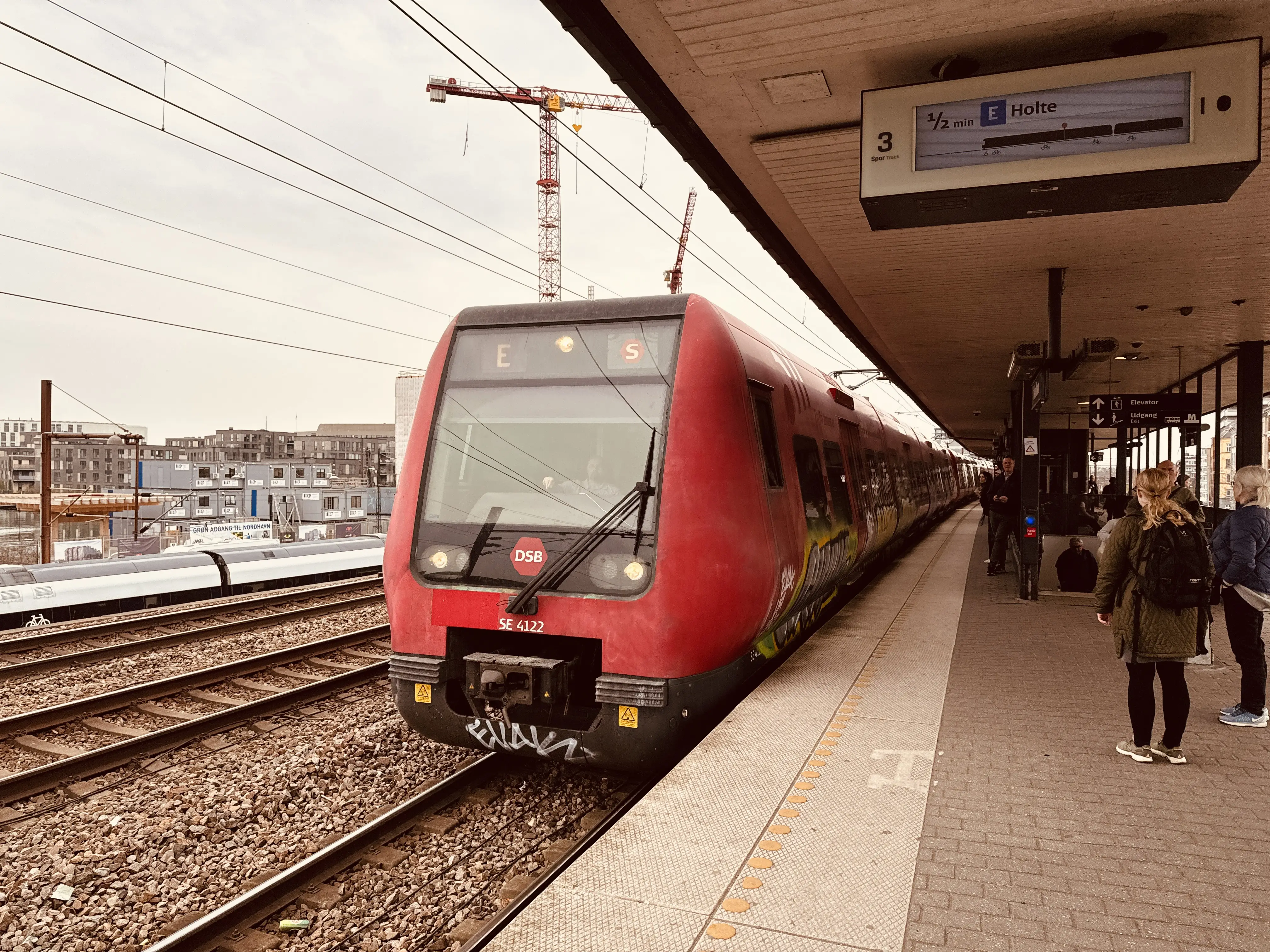 Billede af DSB SE 4122 fotograferet ud for Nordhavn S-togstrinbræt.
