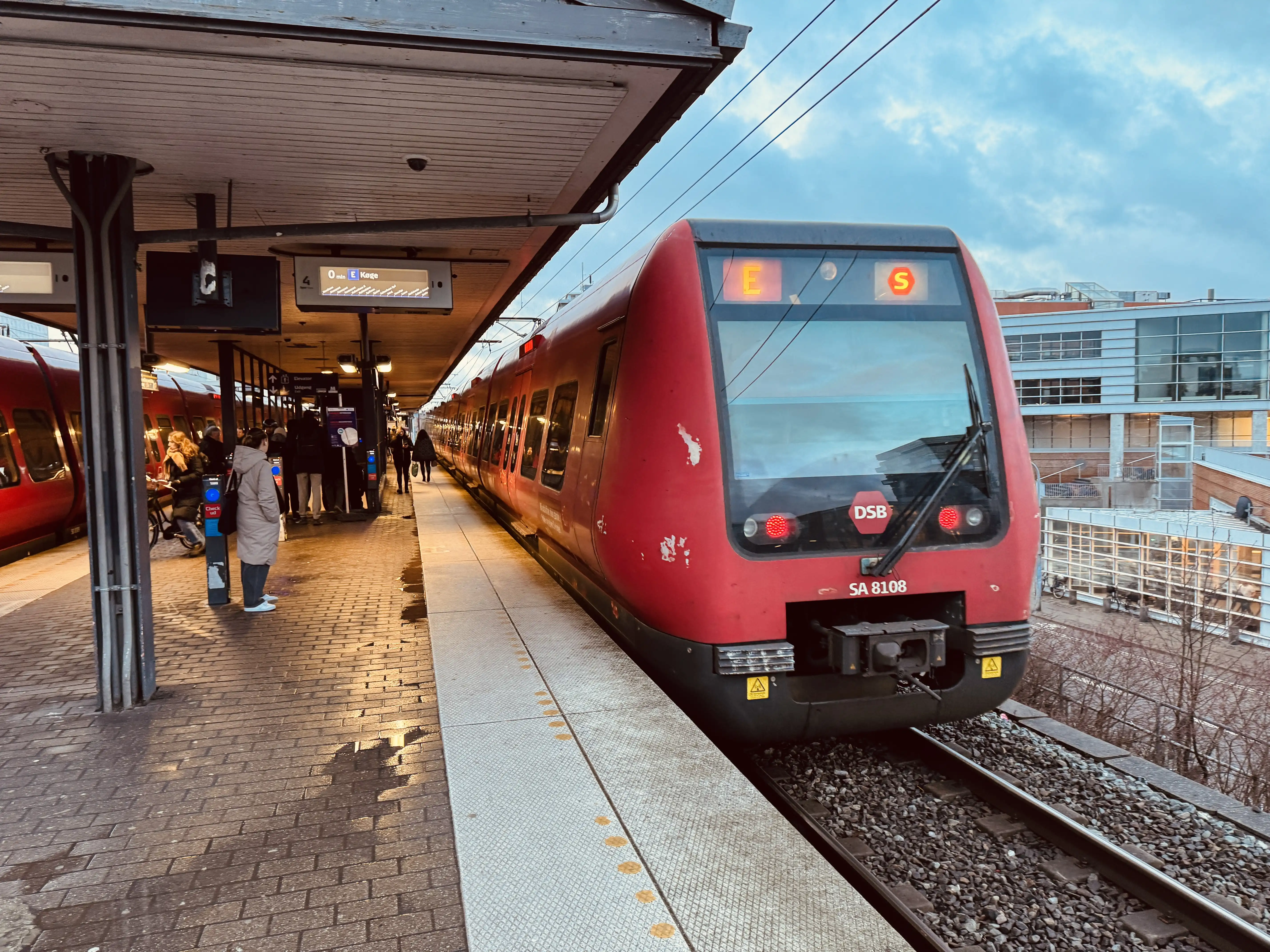 Billede af DSB SA 8108 fotograferet ud for Nordhavn S-togstrinbræt. Billede af DSB SA 8108 fotograferet ud for Nordhavn S-togstrinbræt.