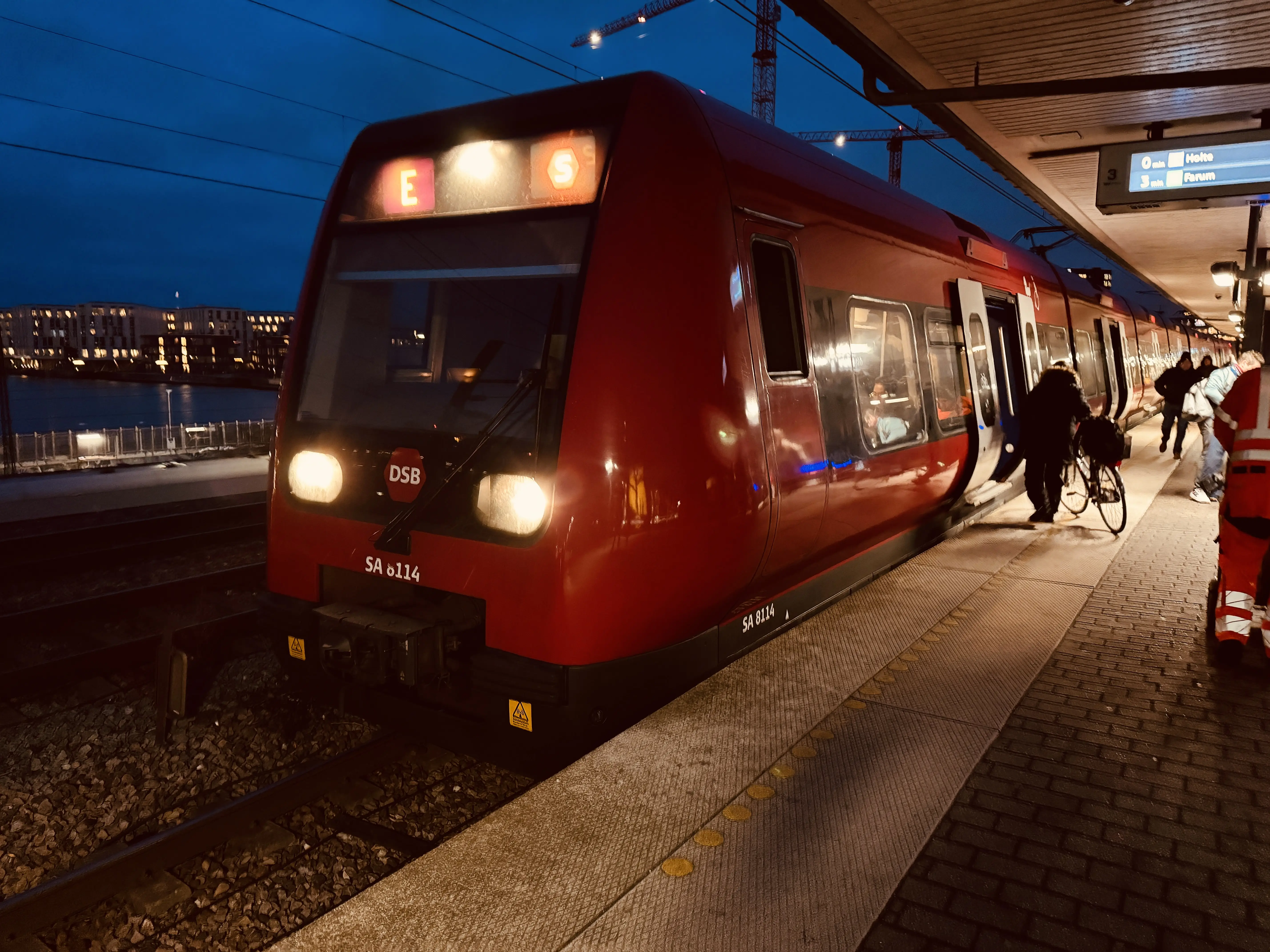 Billede af DSB SA 8114 fotograferet ud for Nordhavn S-togstrinbræt. Billede af DSB SA 8114 fotograferet ud for Nordhavn S-togstrinbræt.