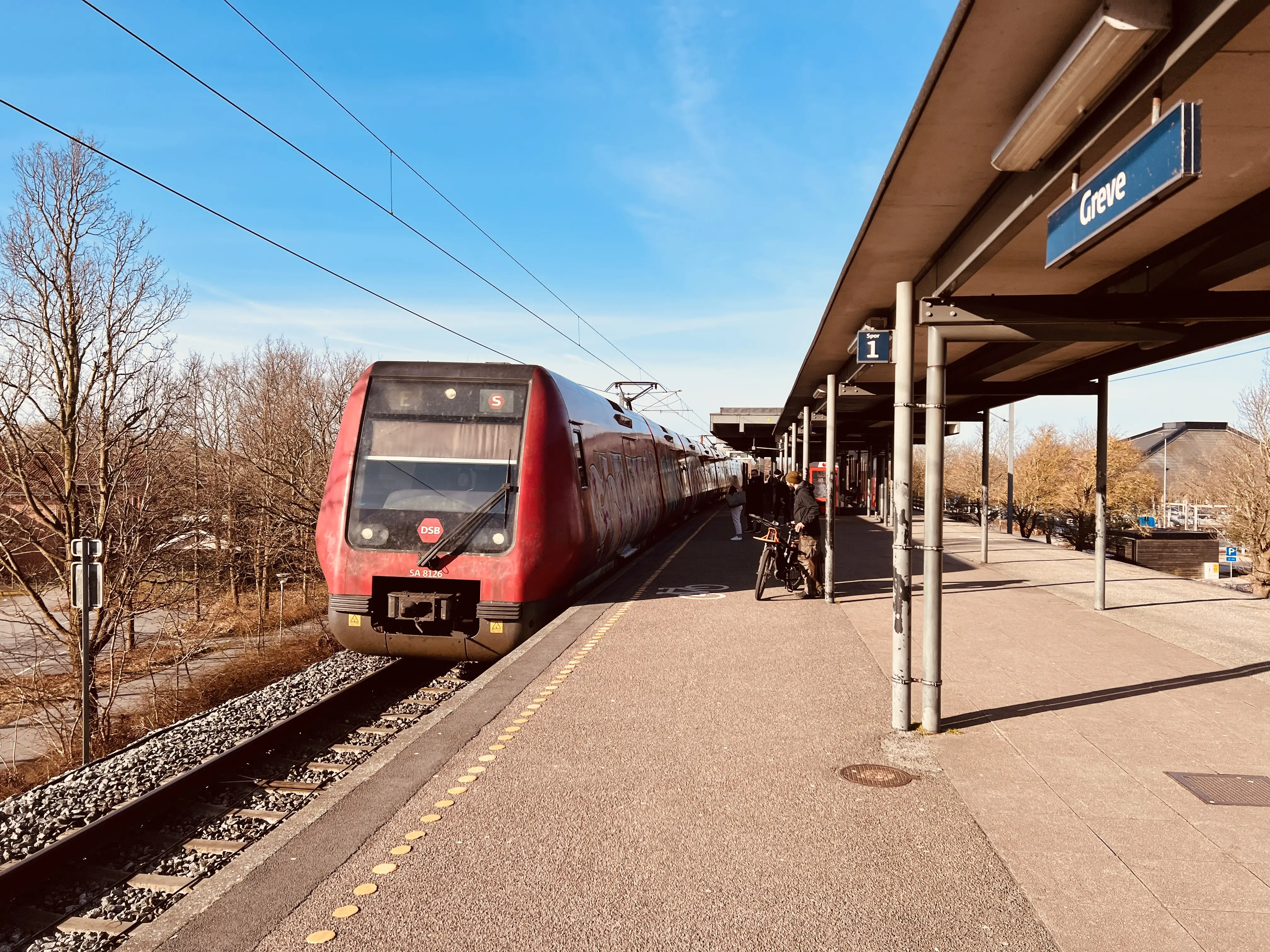 Billede af DSB SA 8126 fotograferet ud for Greve S-togstrinbræt. Billede af DSB SA 8126 fotograferet ud for Greve S-togstrinbræt.
