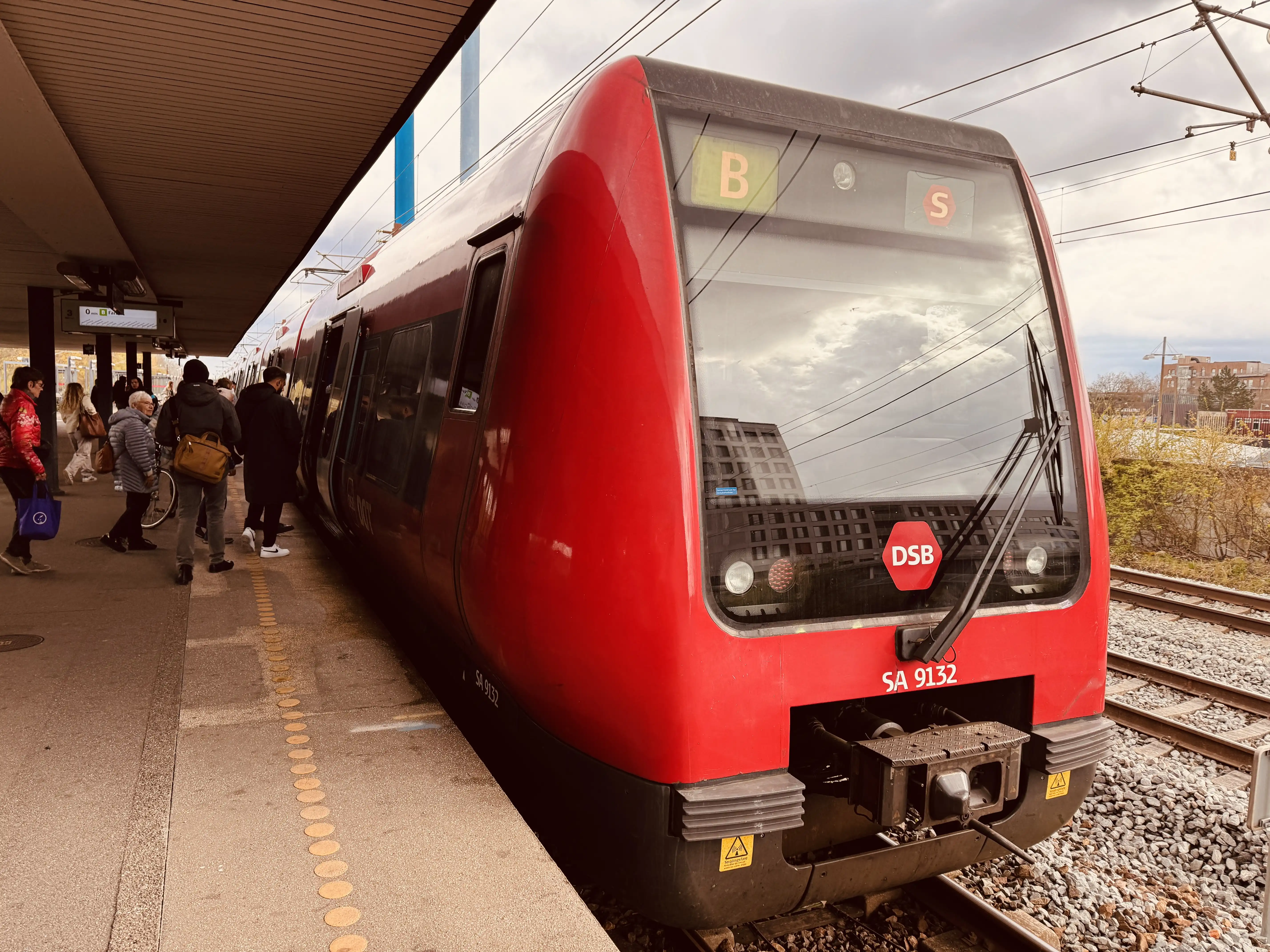 Billede af DSB SA 8132 fotograferet ud for Albertslund S-togstrinbræt. Billede af DSB SA 8132 fotograferet ud for Albertslund S-togstrinbræt.
