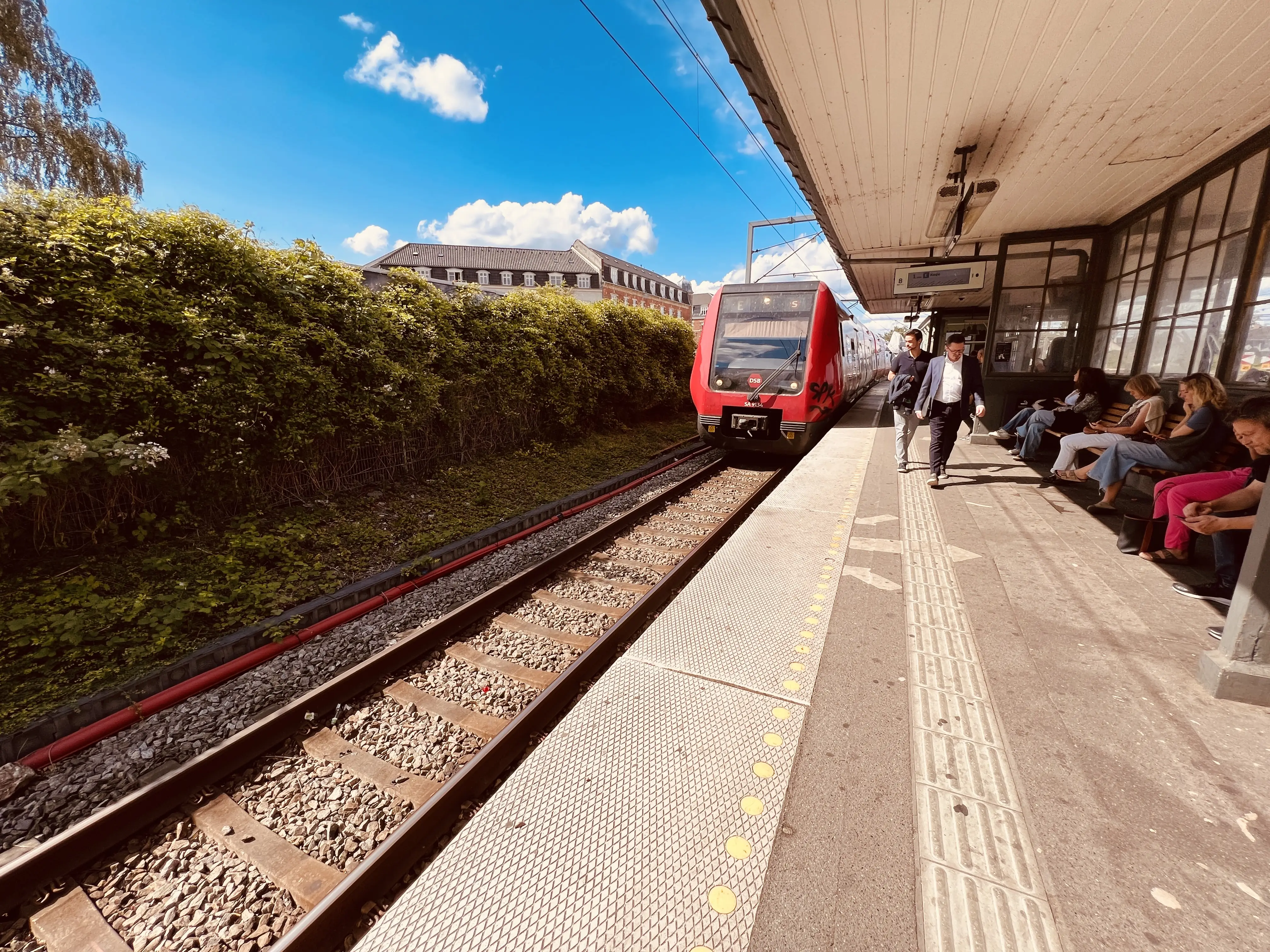 Billede af DSB SA 8134 fotograferet ud for Hellerup Station. Billede af DSB SA 8134 fotograferet ud for Hellerup Station.