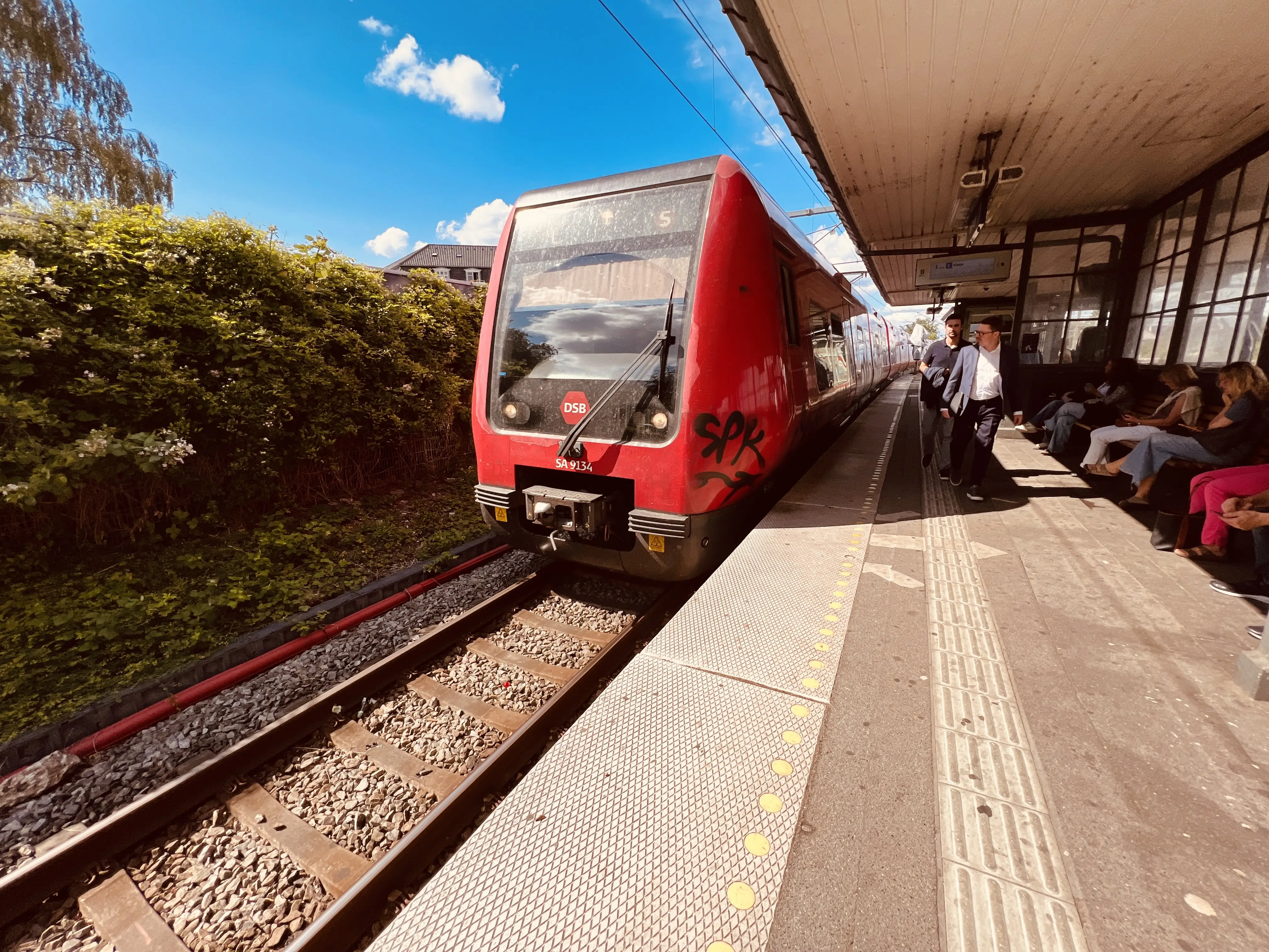 Billede af DSB SA 8134 fotograferet ud for Hellerup Station. Billede af DSB SA 8134 fotograferet ud for Hellerup Station.