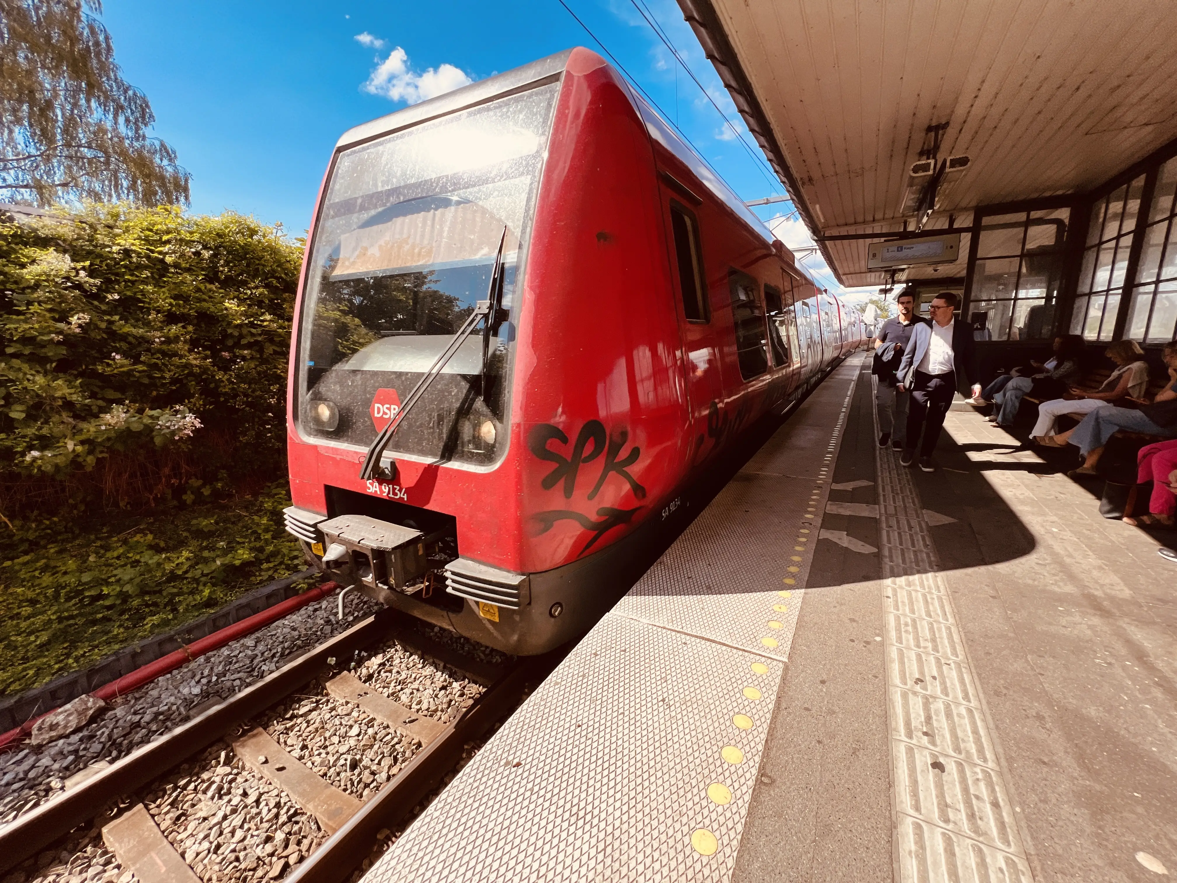Billede af DSB SA 8134 fotograferet ud for Hellerup Station. Billede af DSB SA 8134 fotograferet ud for Hellerup Station.