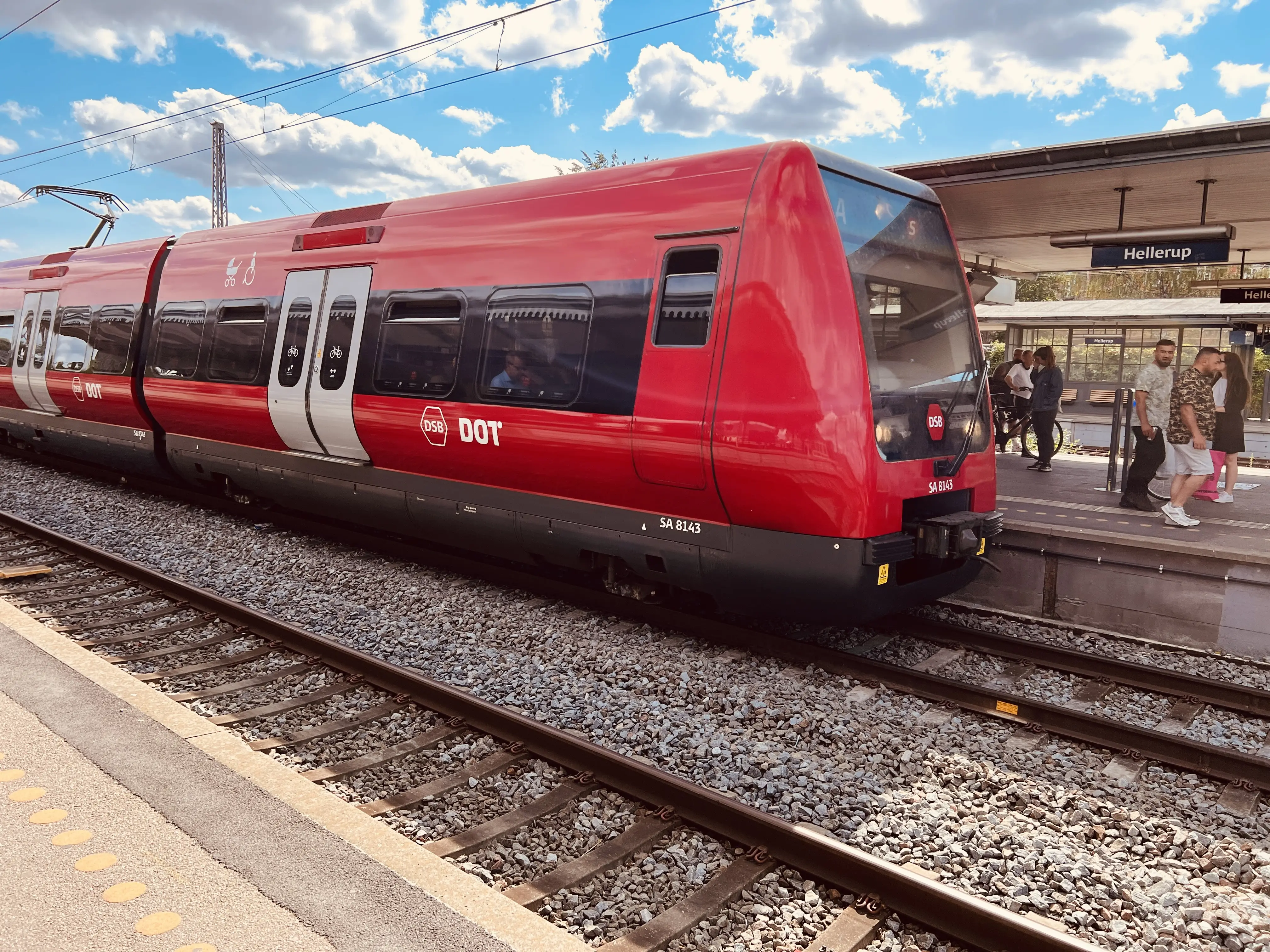 Billede af DSB SA 8143 fotograferet ud for Hellerup Station. Billede af DSB SA 8143 fotograferet ud for Hellerup Station.