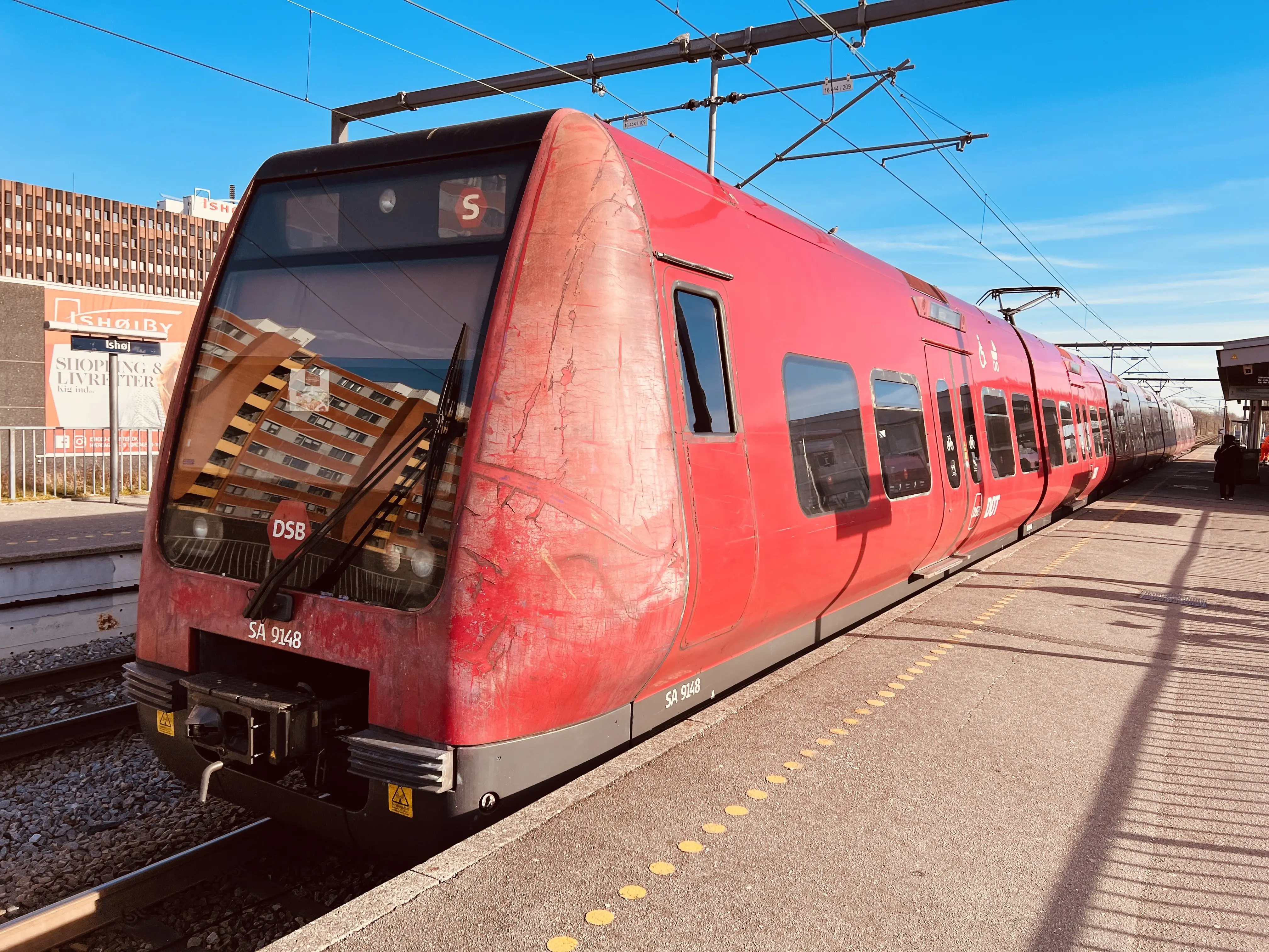 Billede af DSB SA 8148 fotograferet ud for Ishøj S-togsstation. Billede af DSB SA 8148 fotograferet ud for Ishøj S-togsstation.