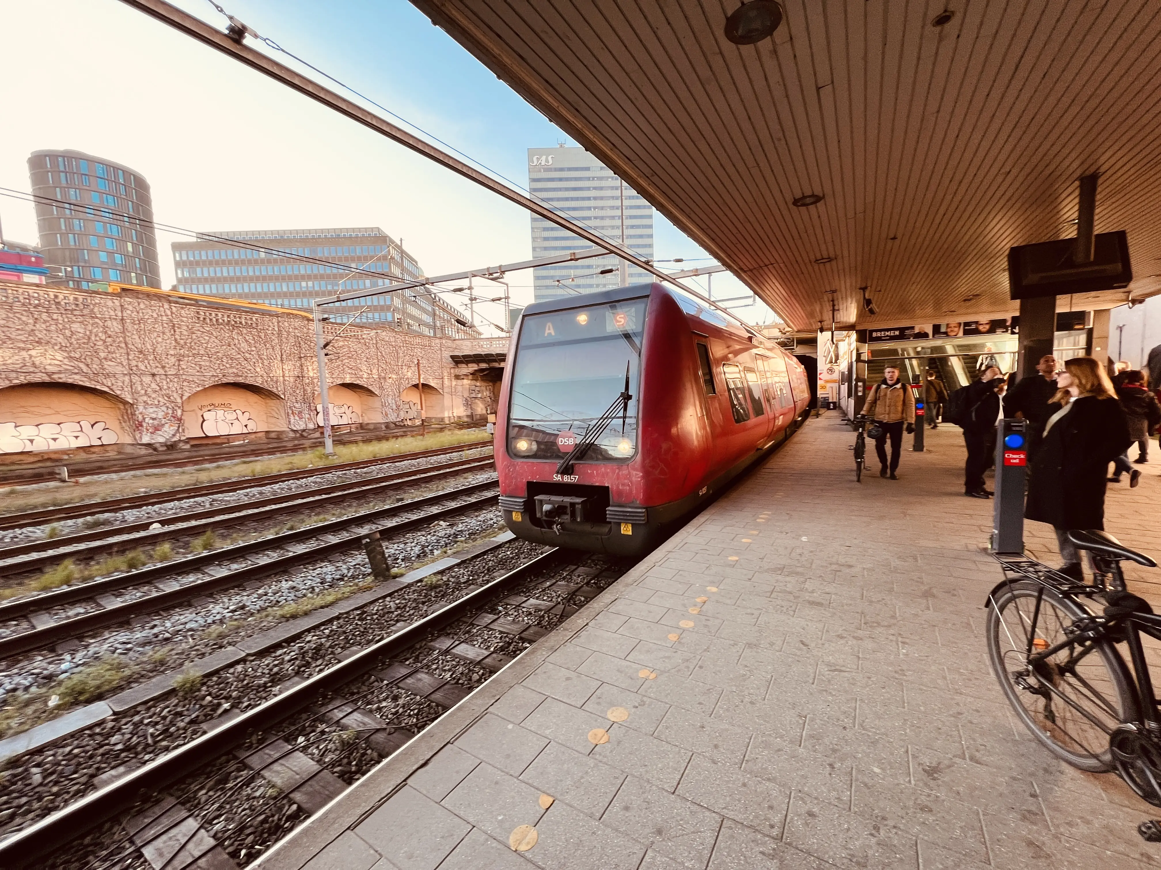 Billede af DSB SA 8157 fotograferet ud for Vesterport Station. Billede af DSB SA 8157 fotograferet ud for Vesterport Station.