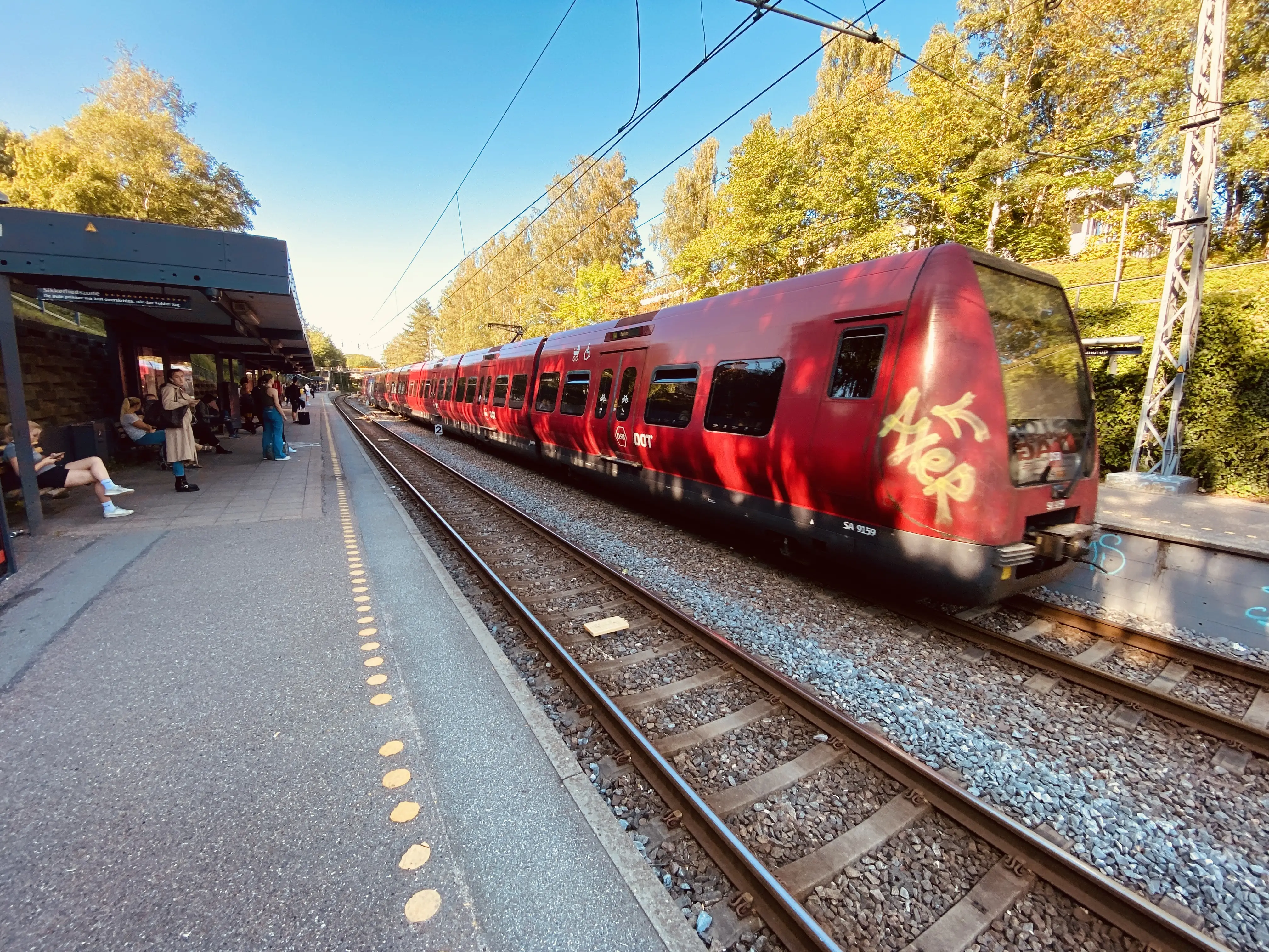 Billede af DSB SA 8159 fotograferet ud for Emdrup S-togstrinbræt. Billede af DSB SA 8159 fotograferet ud for Emdrup S-togstrinbræt.