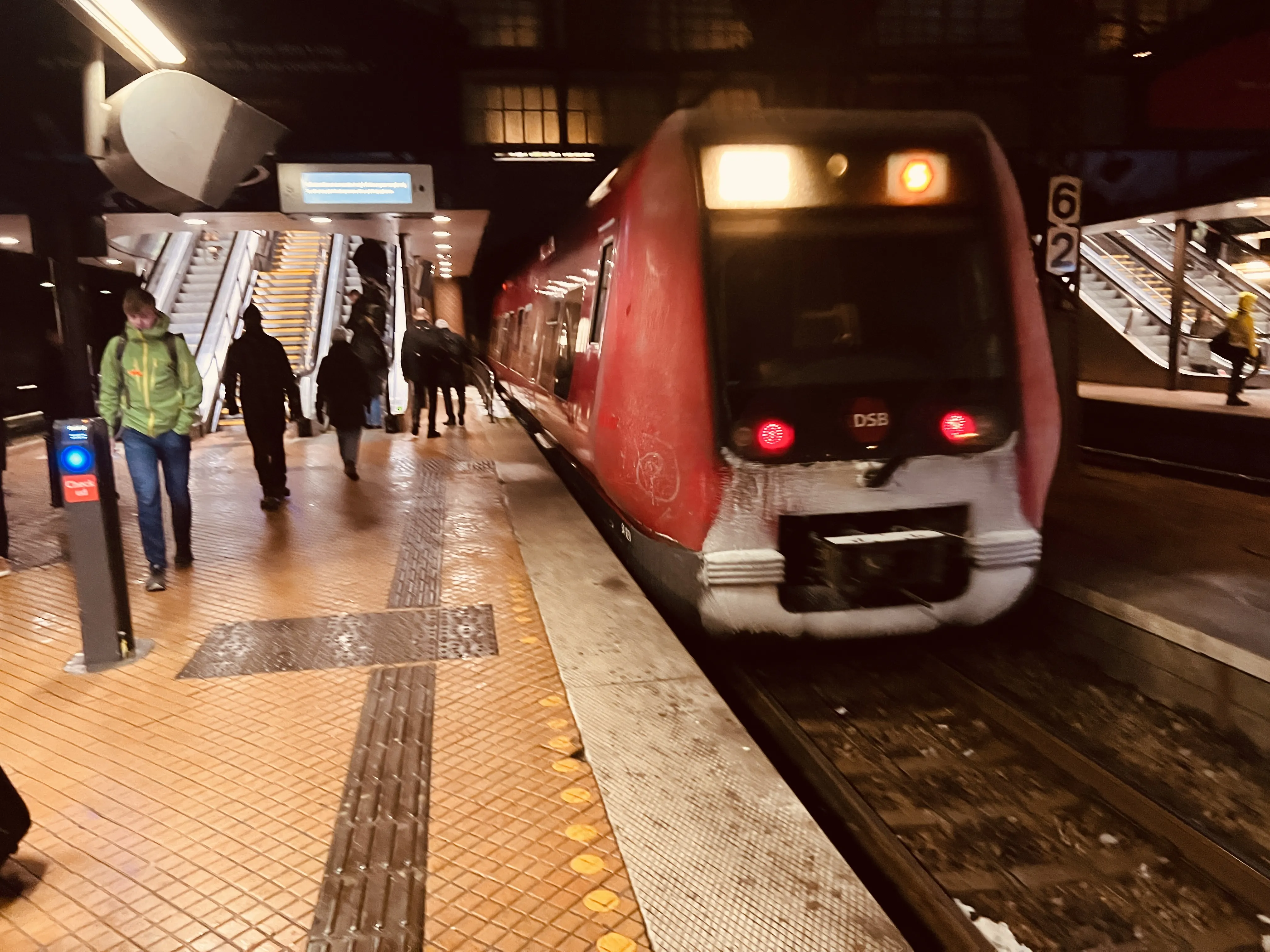 Billede af DSB SA 8159 fotograferet ud for København Hovedbanegård. Billede af DSB SA 8159 fotograferet ud for København Hovedbanegård.