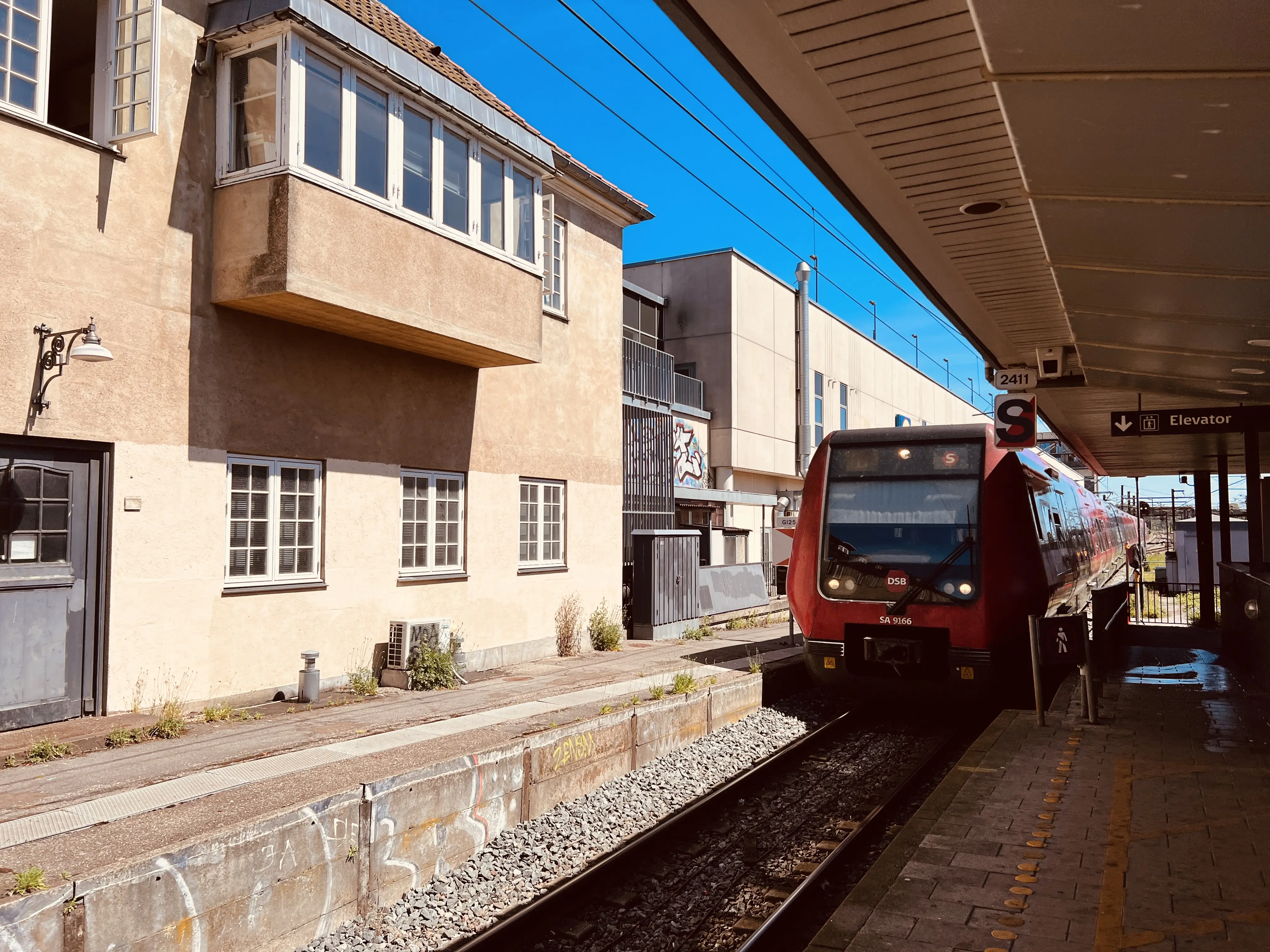 Billede af DSB SA 8166 fotograferet ud for Glostrup Station. Billede af DSB SA 8166 fotograferet ud for Glostrup Station.