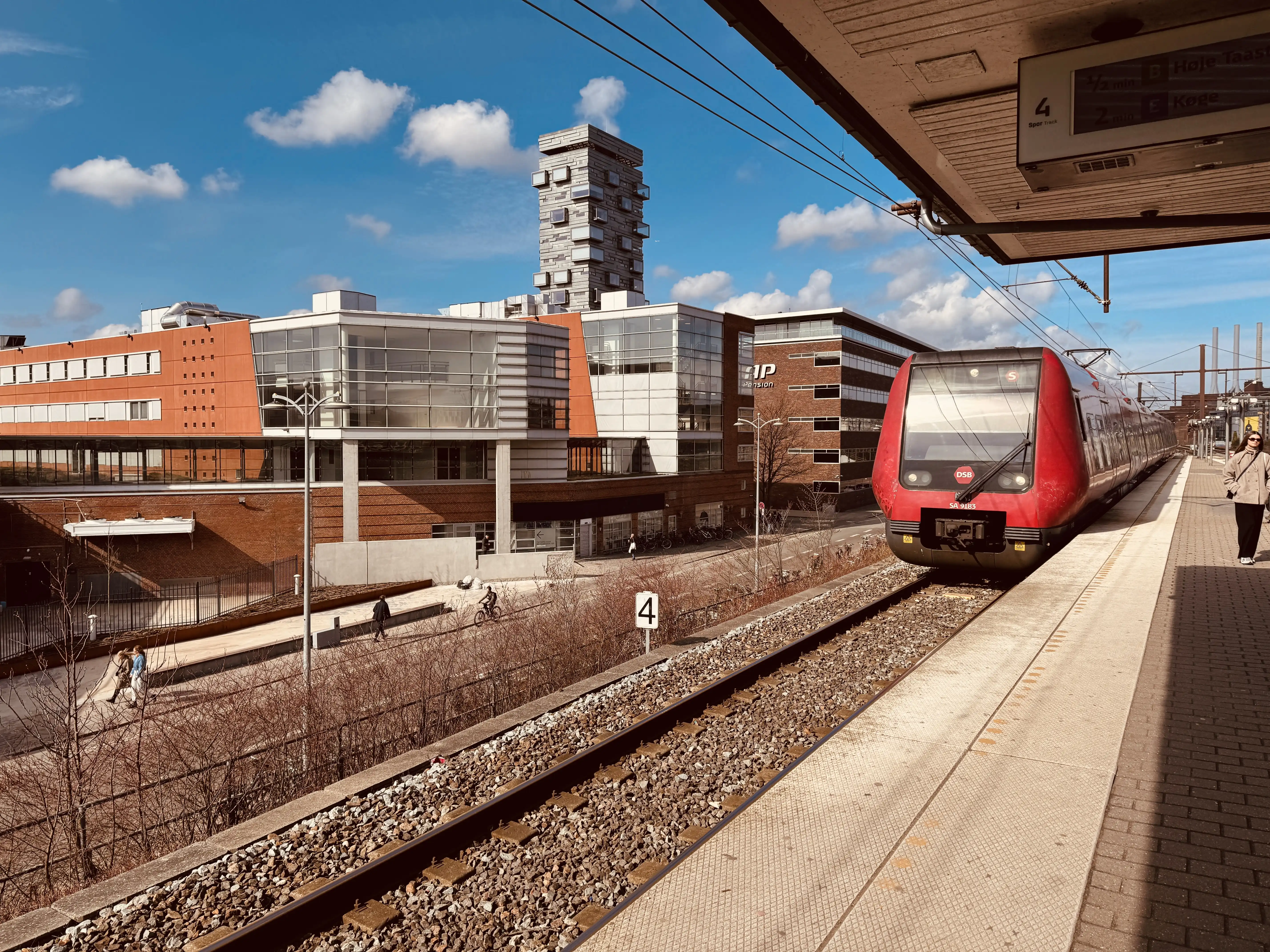 Billede af DSB SA 8183 fotograferet ud for Nordhavn S-togstrinbræt. Billede af DSB SA 8183 fotograferet ud for Nordhavn S-togstrinbræt.