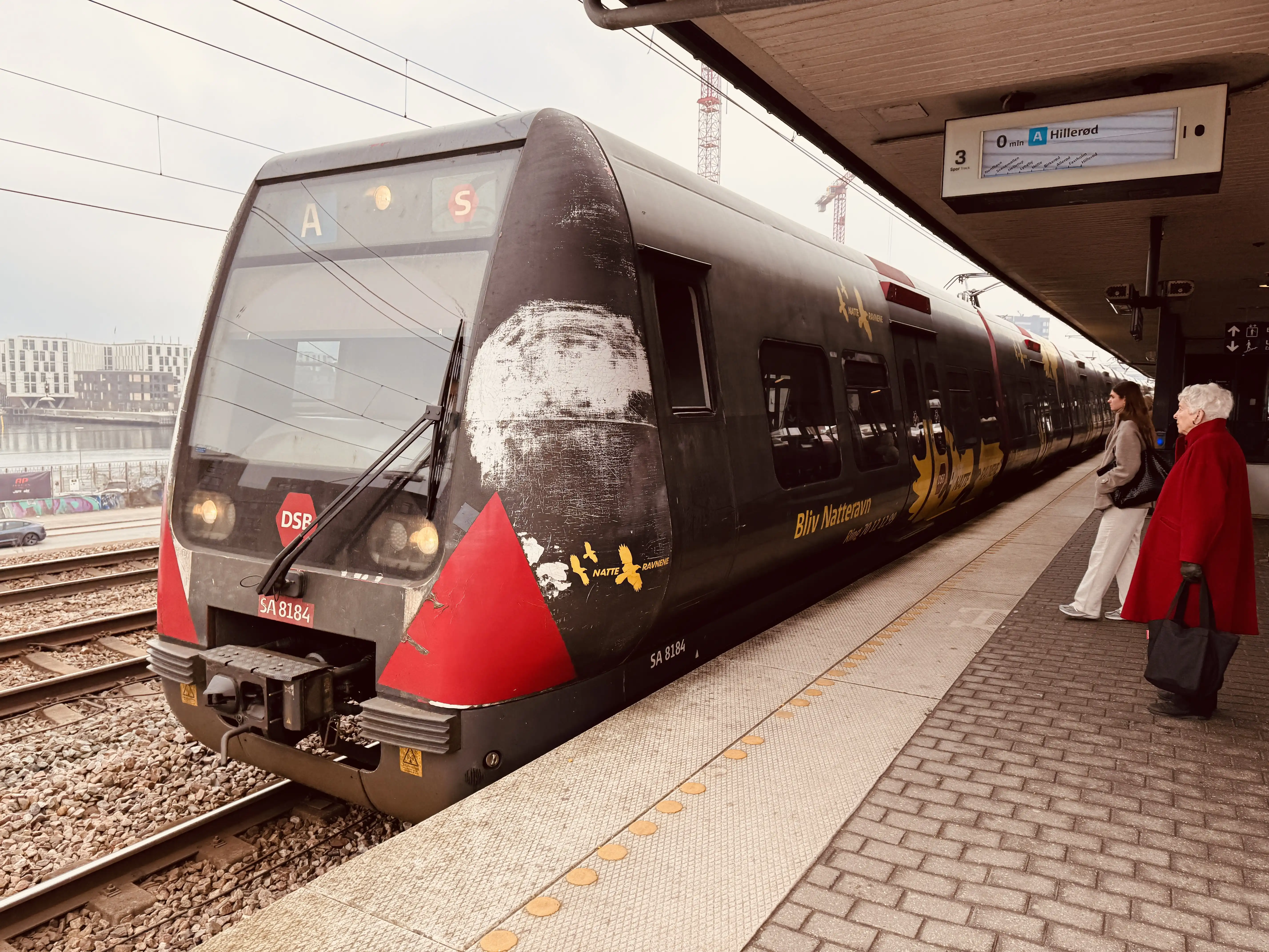 Billede af DSB SA 8184 fotograferet ud for Nordhavn S-togstrinbræt. Billede af DSB SA 8184 fotograferet ud for Nordhavn S-togstrinbræt.