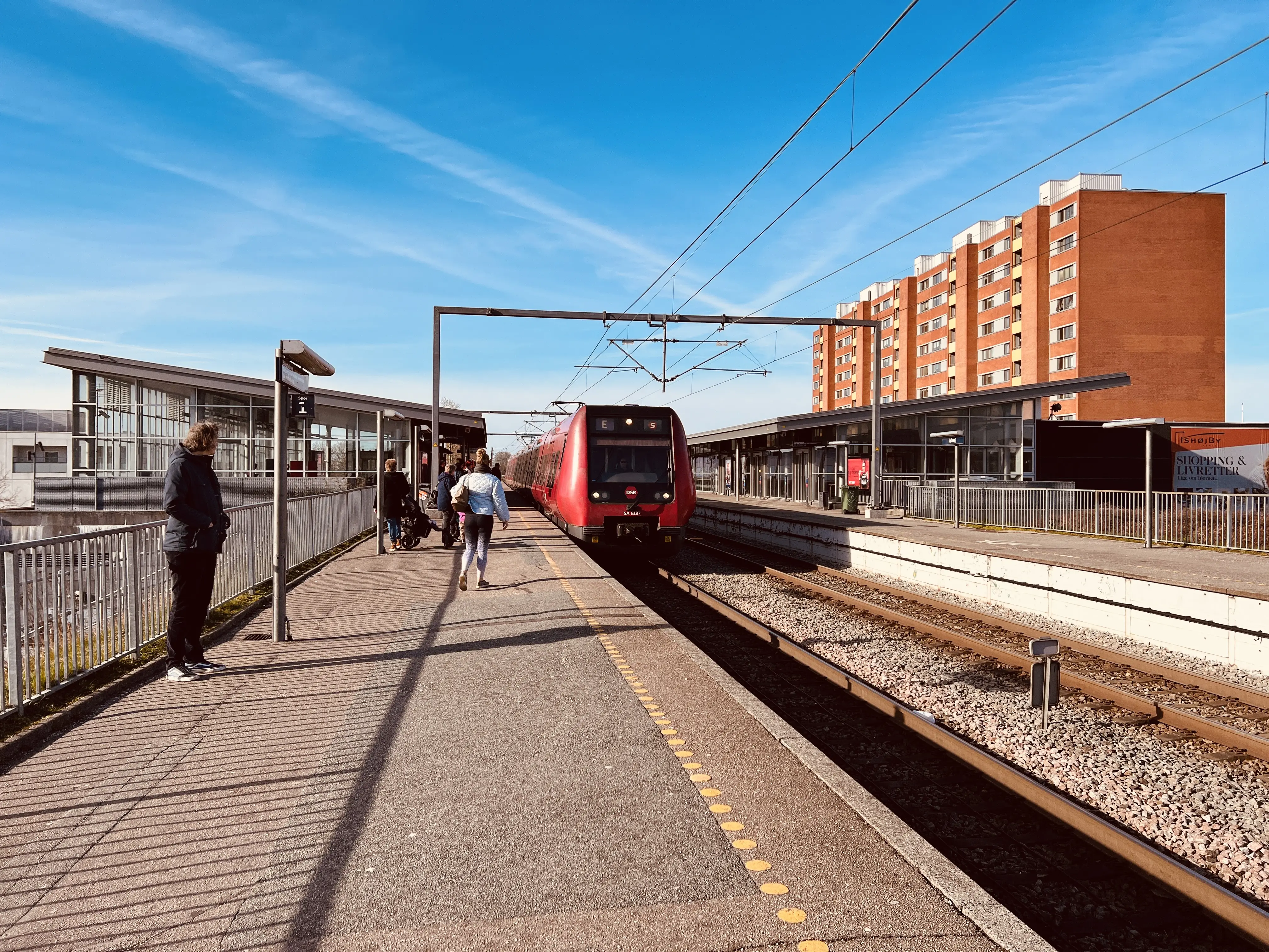 Billede af DSB SA 8187 fotograferet ud for Ishøj S-togsstation. Billede af DSB SA 8187 fotograferet ud for Ishøj S-togsstation.