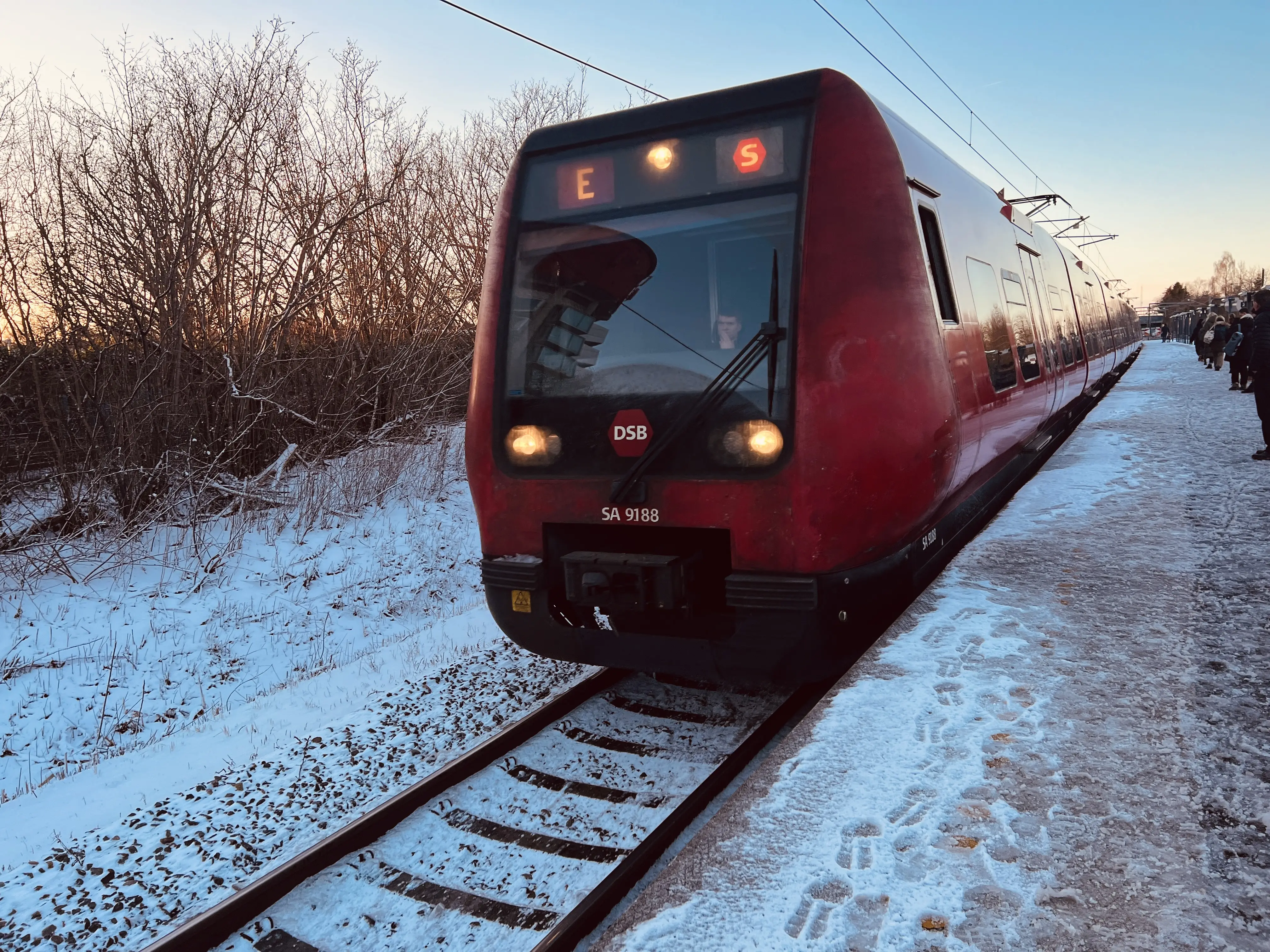 Billede af DSB SA 8188 fotograferet ud for Jægersborg S-togstrinbræt. Billede af DSB SA 8188 fotograferet ud for Jægersborg S-togstrinbræt.
