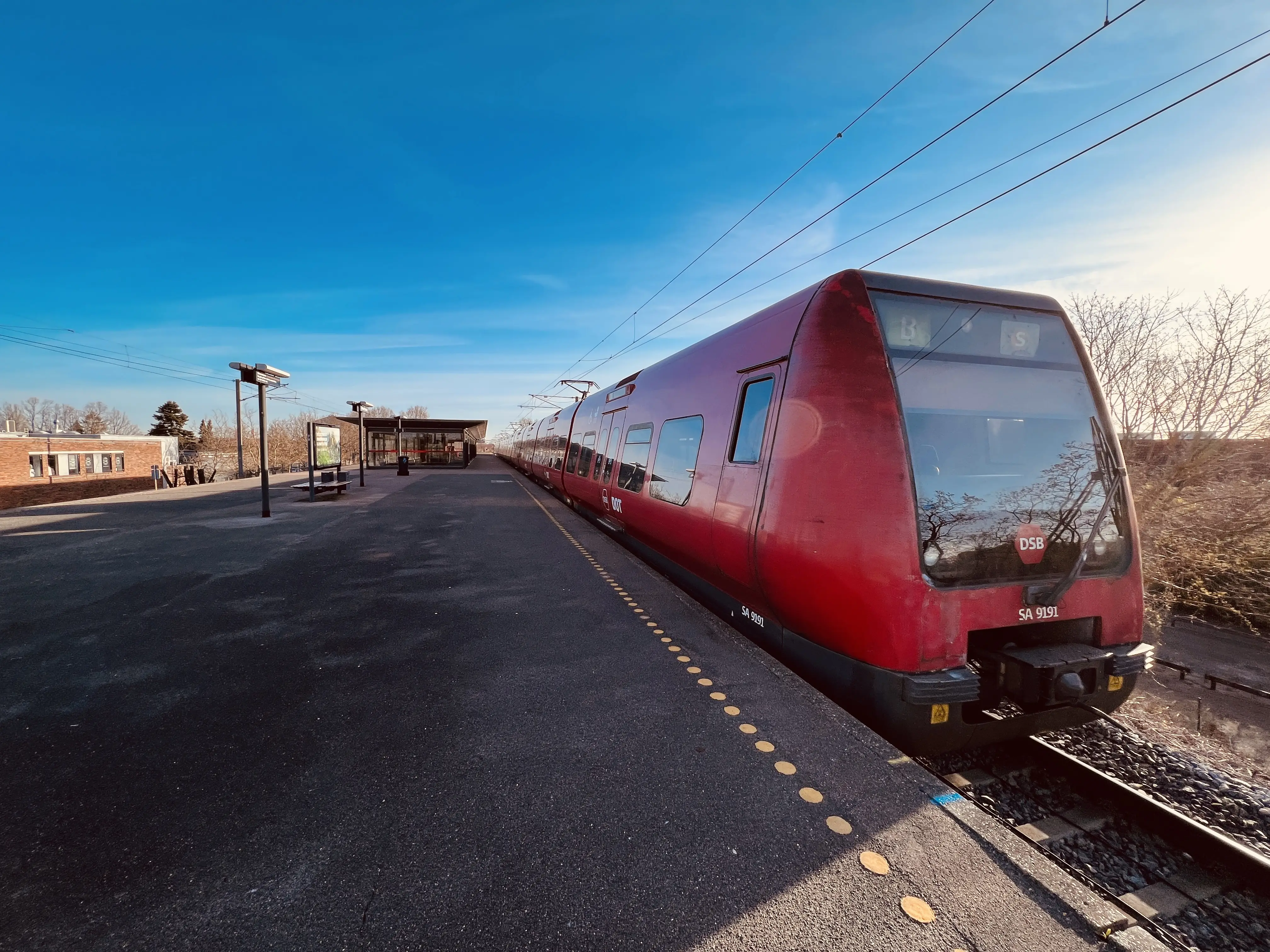Billede af DSB SA 8191 fotograferet ud for Solrød Strand S-togstrinbræt.
