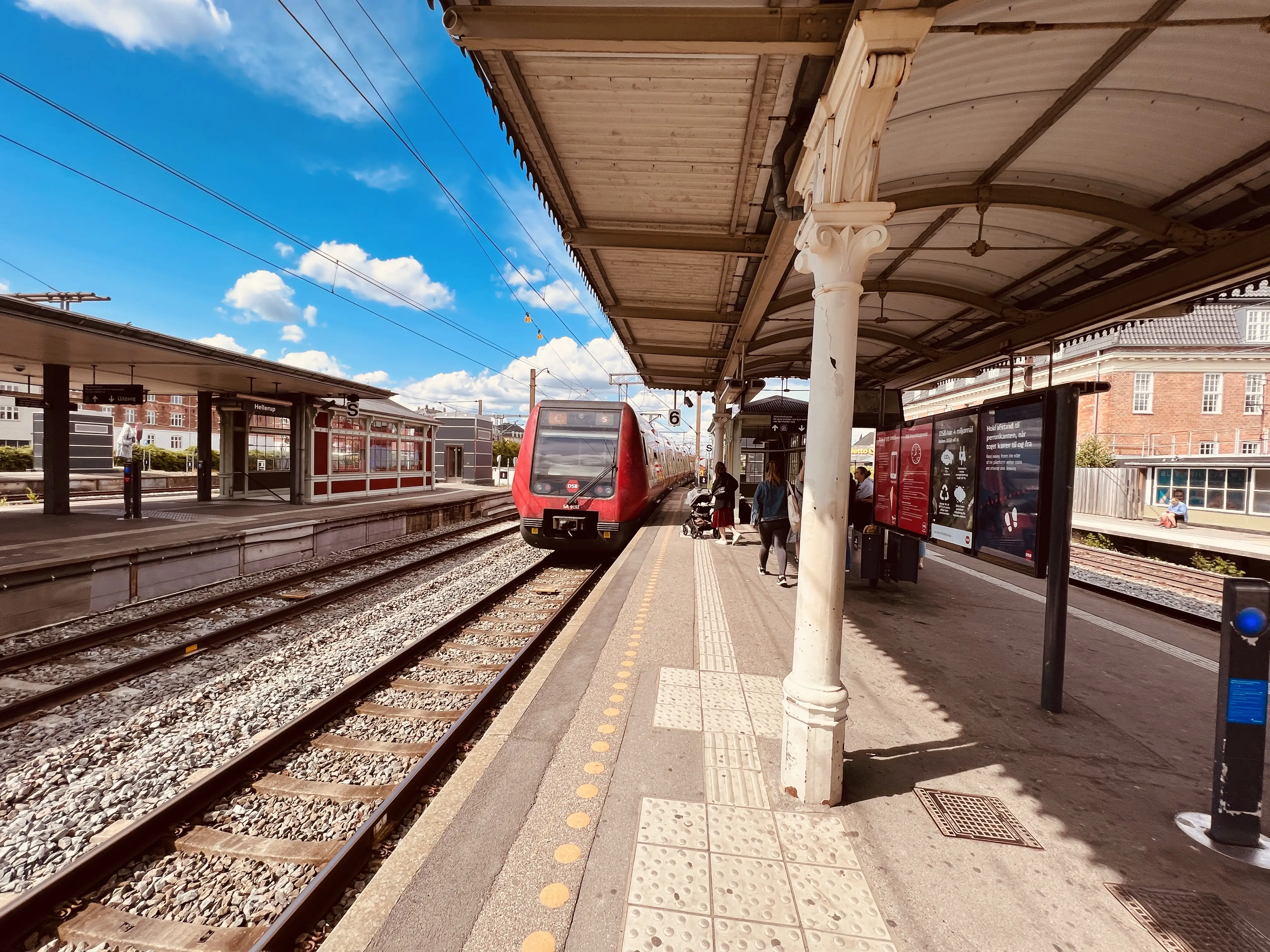 Billede af DSB SA 8192 fotograferet ud for Hellerup Station. Billede af DSB SA 8192 fotograferet ud for Hellerup Station.