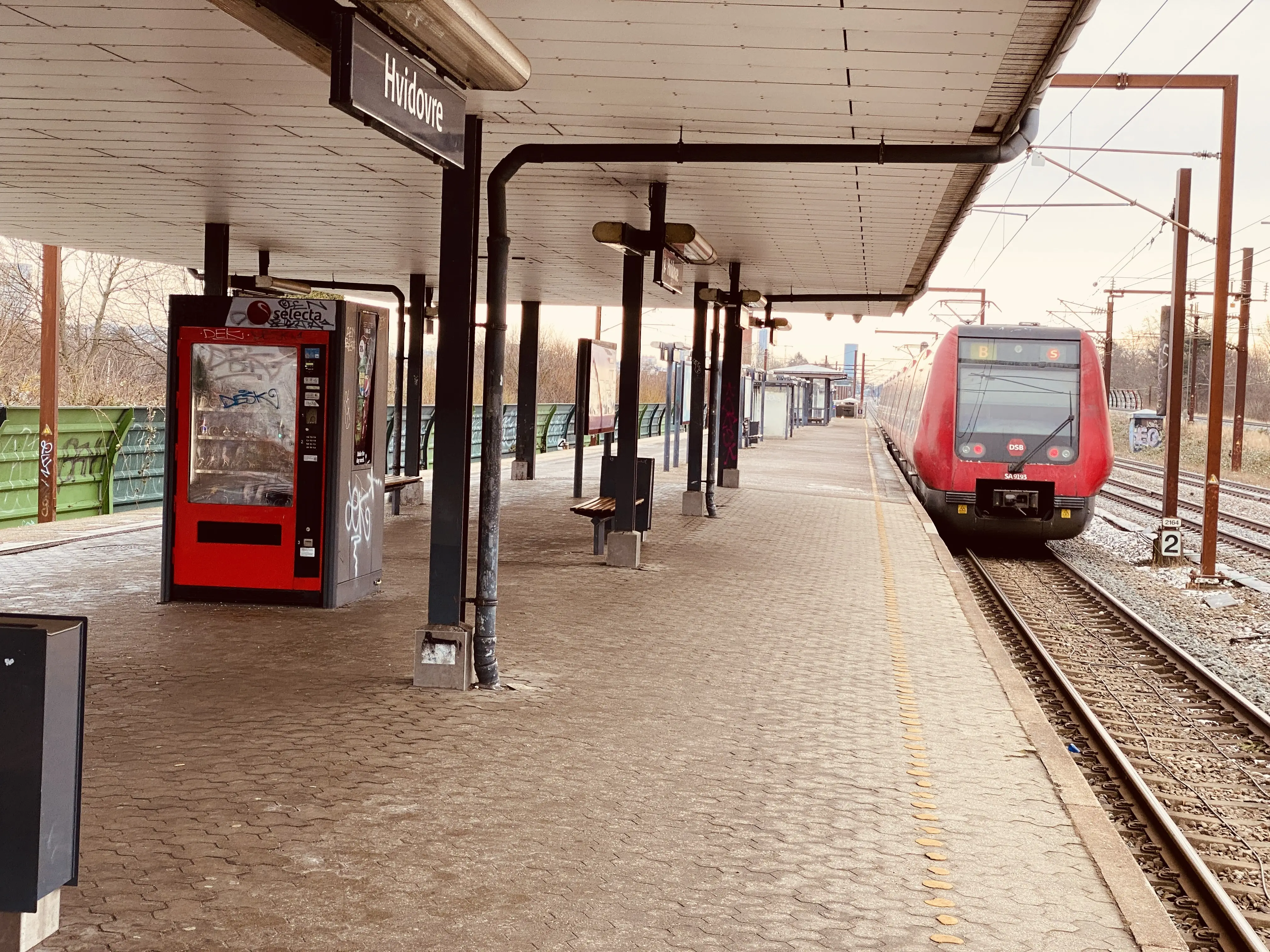 Billede af DSB SA 8193 fotograferet ud for Hvidovre Nær S-togstrinbræt.
