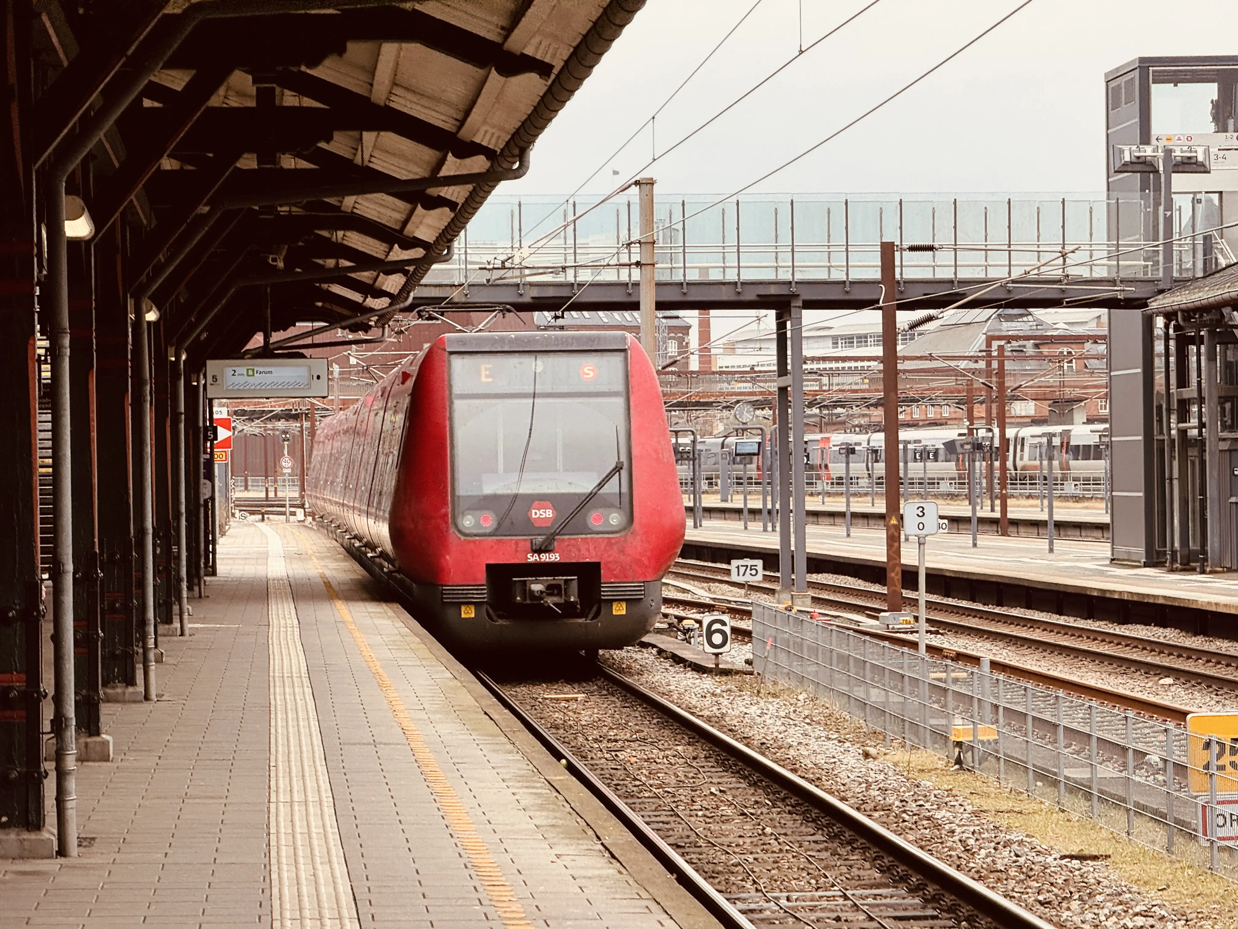 Billede af DSB SA 8193 fotograferet ud for Østerport Station.