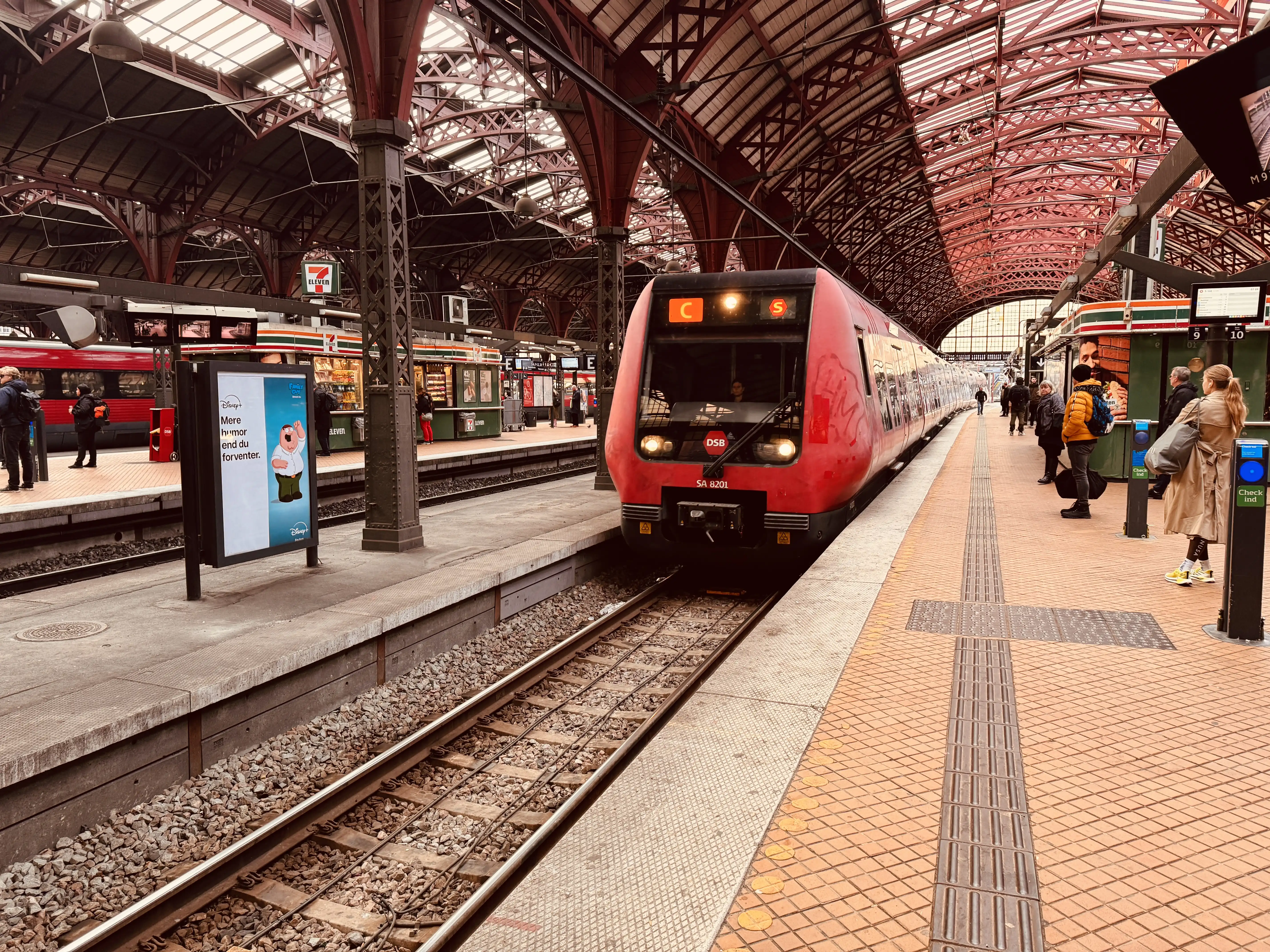 Billede af DSB SA 8201 fotograferet ud for København Hovedbanegård. Billede af DSB SA 8201 fotograferet ud for København Hovedbanegård.
