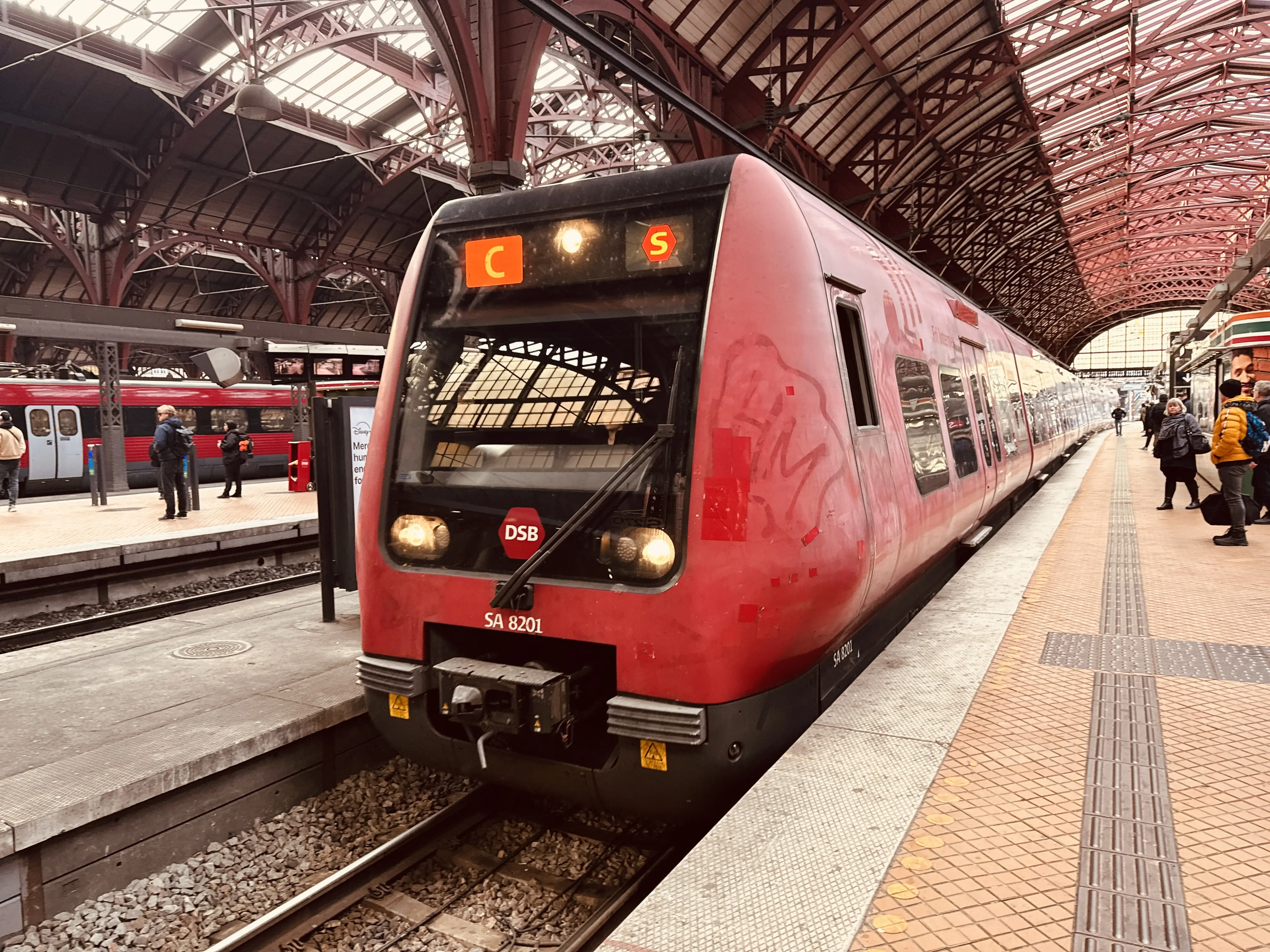 Billede af DSB SA 8201 fotograferet ud for København Hovedbanegård. Billede af DSB SA 8201 fotograferet ud for København Hovedbanegård.