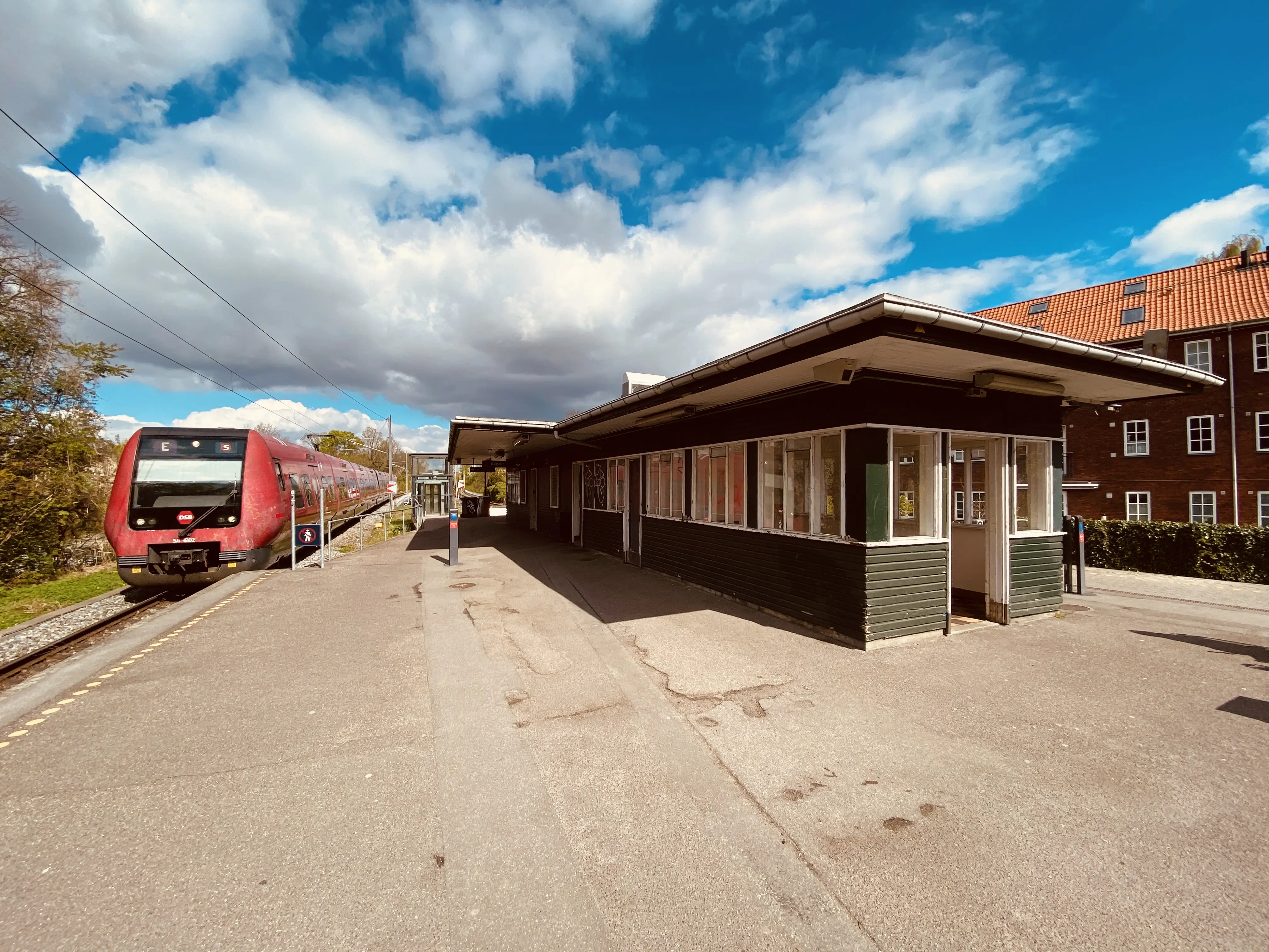 Billede af DSB SA 8202 fotograferet ud for Bernstorffsvej S-togstrinbræt. Billede af DSB SA 8202 fotograferet ud for Bernstorffsvej S-togstrinbræt.