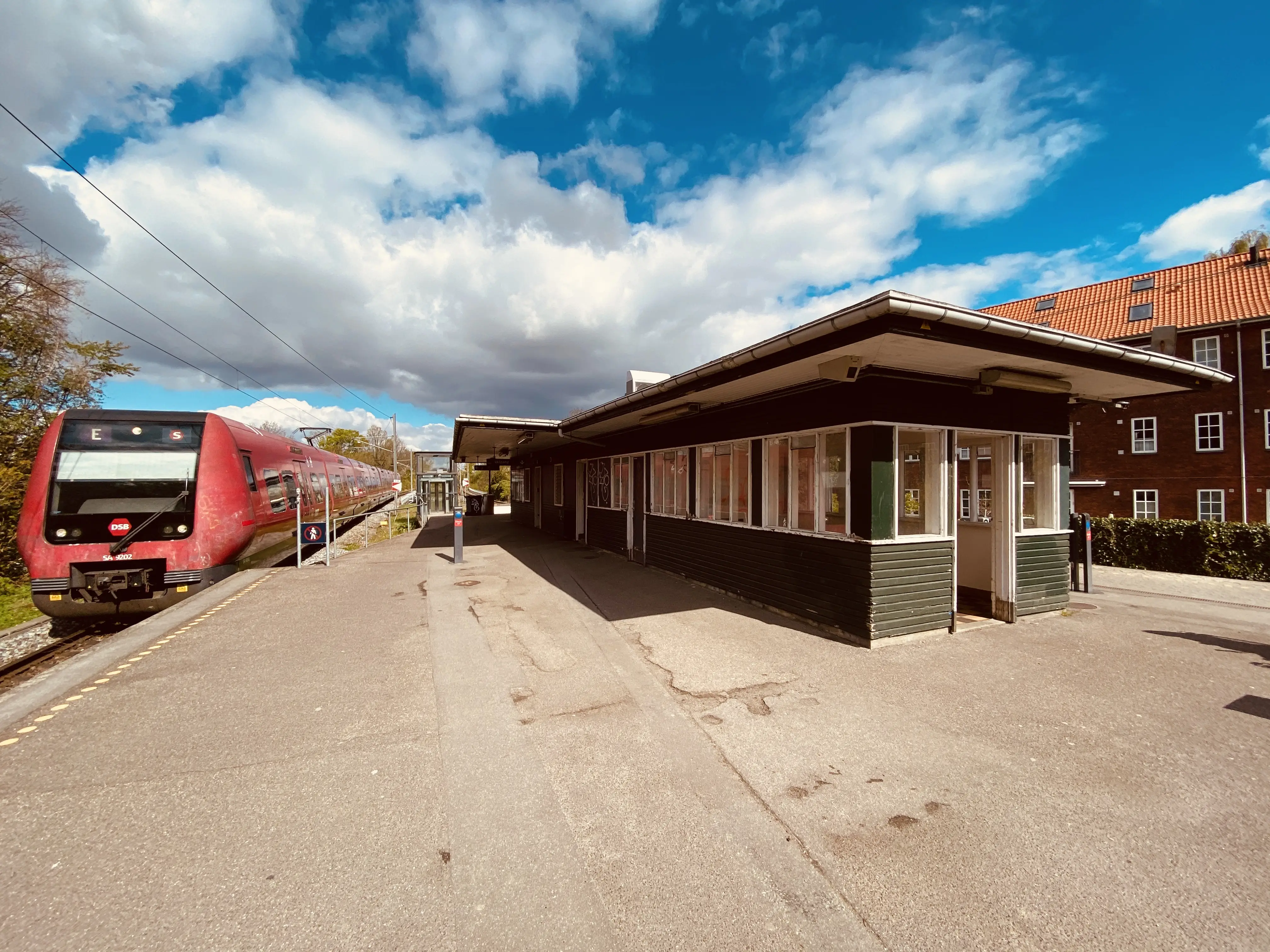 Billede af DSB SA 8202 fotograferet ud for Bernstorffsvej S-togstrinbræt. Billede af DSB SA 8202 fotograferet ud for Bernstorffsvej S-togstrinbræt.
