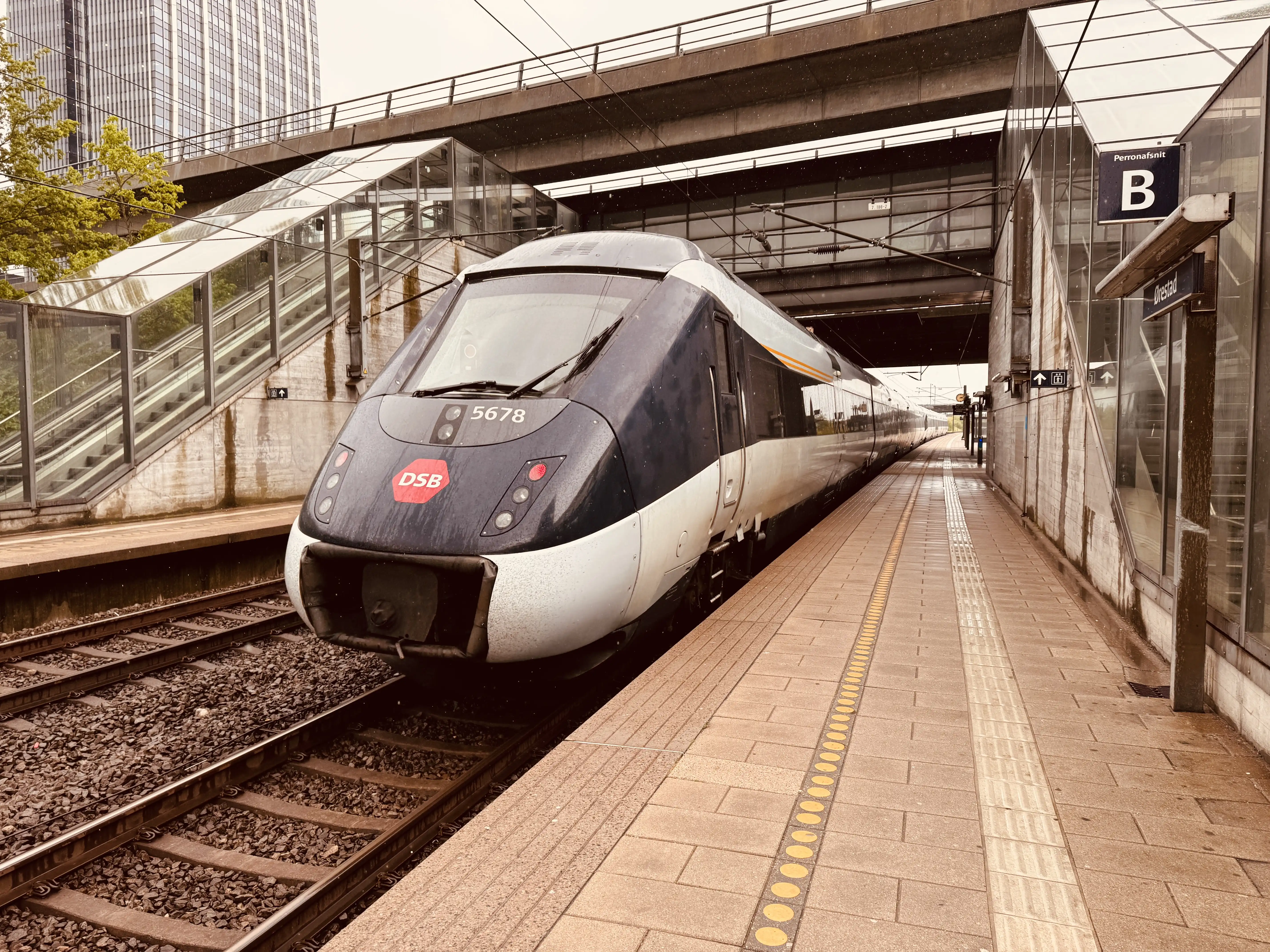 Billede af DSB MG 5678 fotograferet ud for Ørestad Trinbræt. Billede af DSB MG 5678 fotograferet ud for Ørestad Trinbræt.