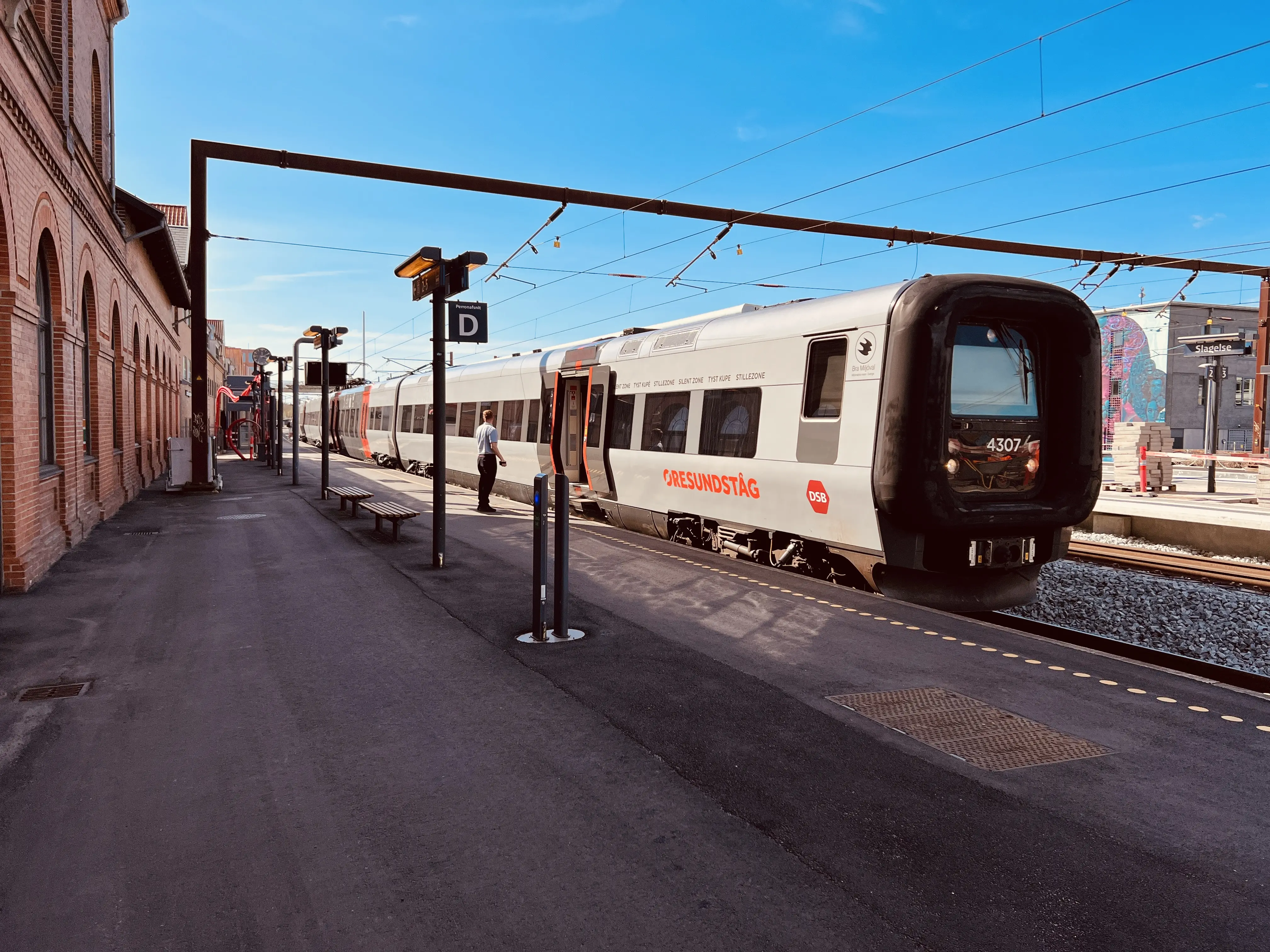Billede af DSB ET  4307 fotograferet ud for Slagelse Station.