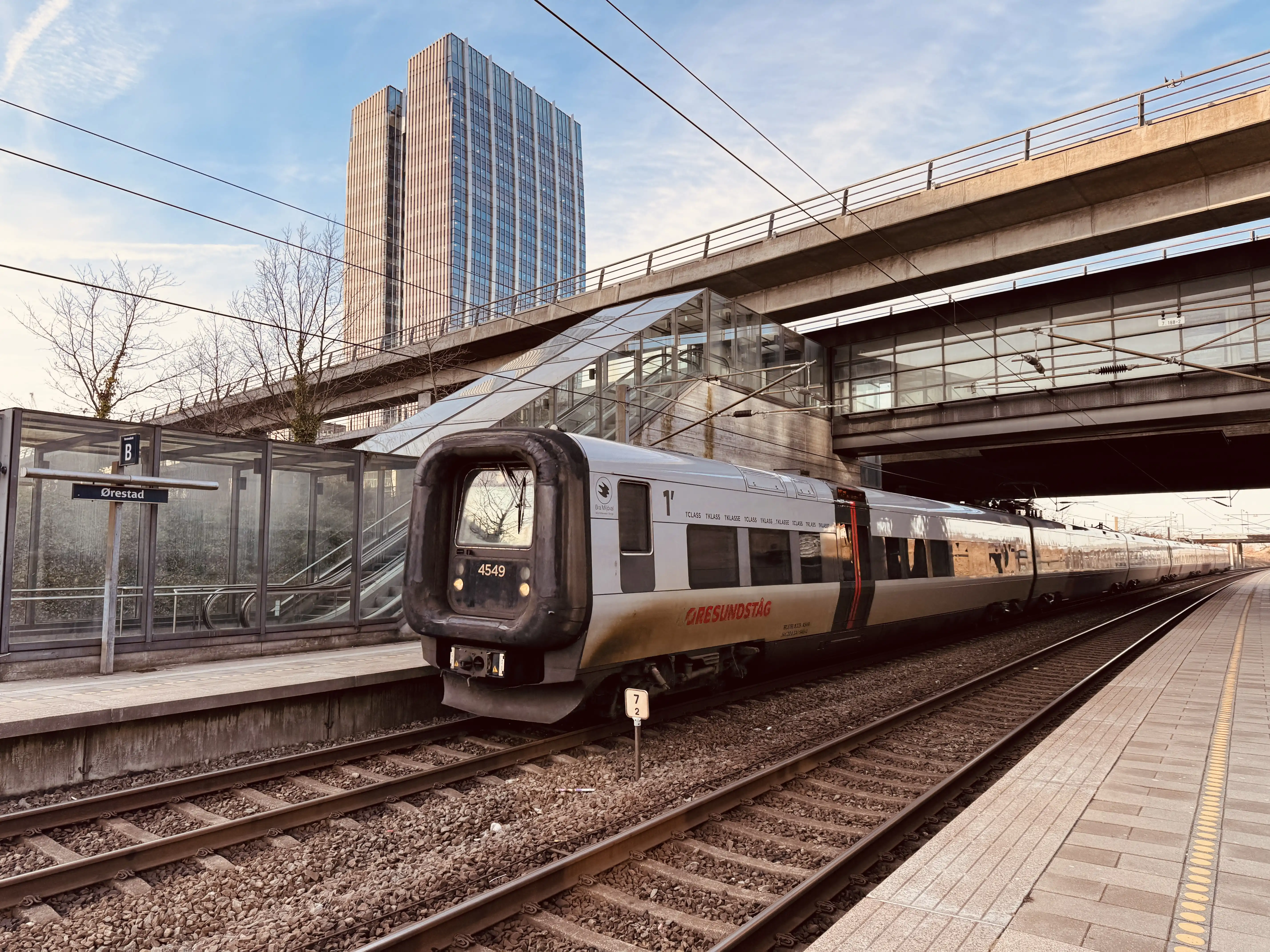 Billede af DSB ET 4349 fotograferet ud for Ørestad Trinbræt.