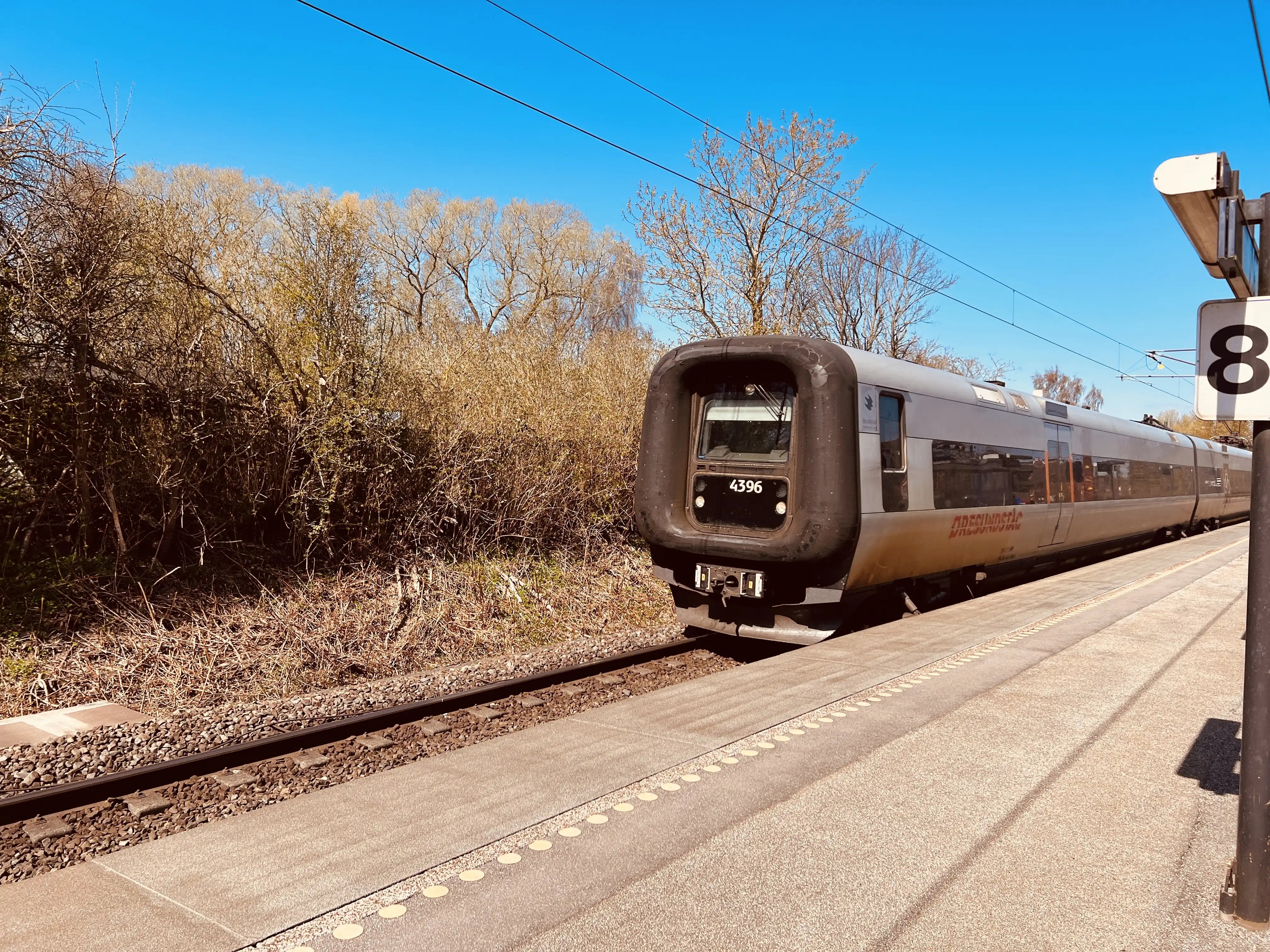 Billede af DSB ET 4396 fotograferet ud for Borup Station. Billede af DSB ET 4396 fotograferet ud for Borup Station.