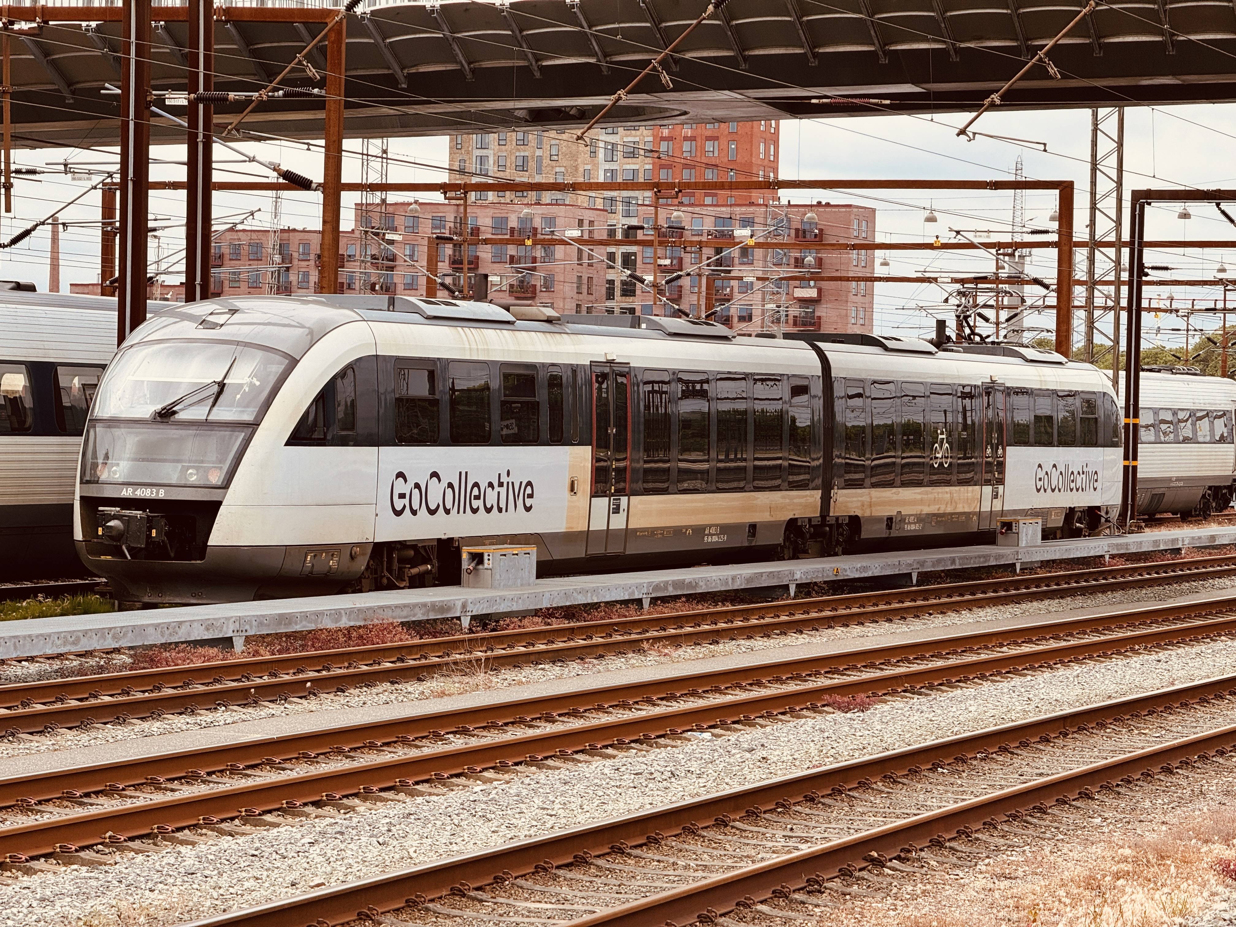 Billede af GoCollective AR 4083, tidligere DSB MQ 4123-4923 fotograferet ud for Odense Banegård Center.
