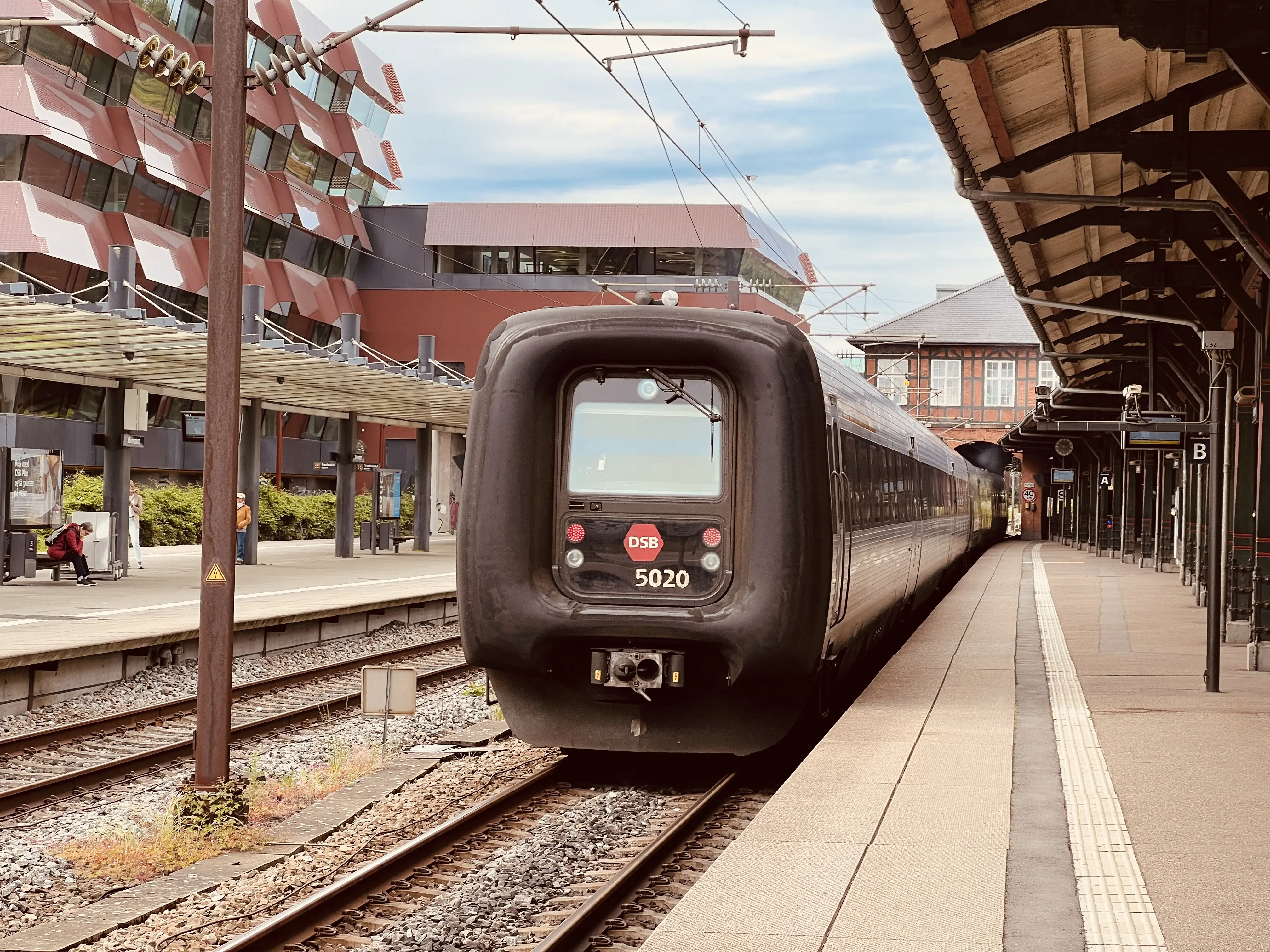Billede af DSB MF 5020 fotograferet ud for Østerport Station.