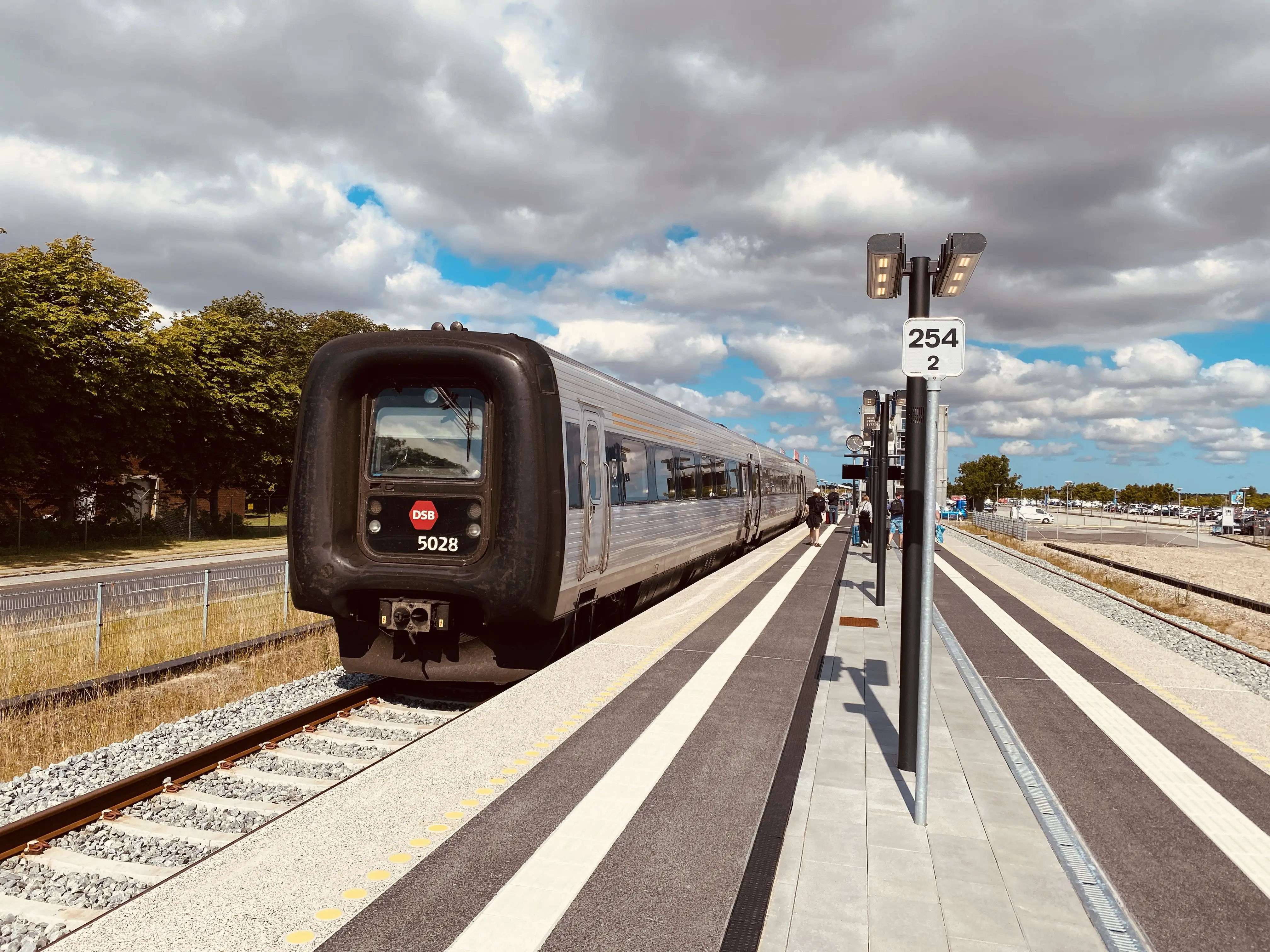 Billede af DSB MF 5028 fotograferet ud for Aalborg Lufthavn Trinbræt.