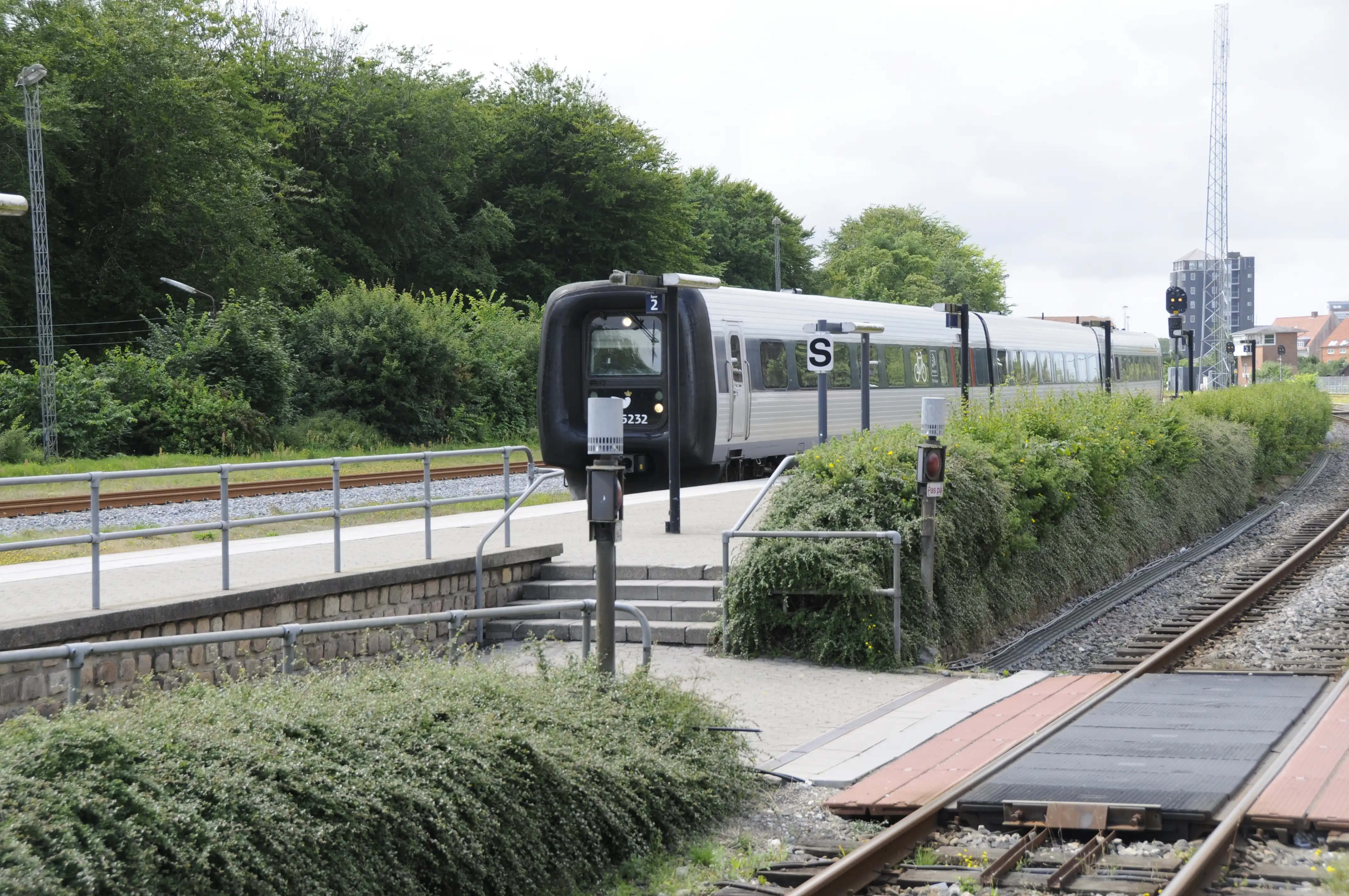 Billede af DSB MF 5032 fotograferet ud for Hjørring Station.