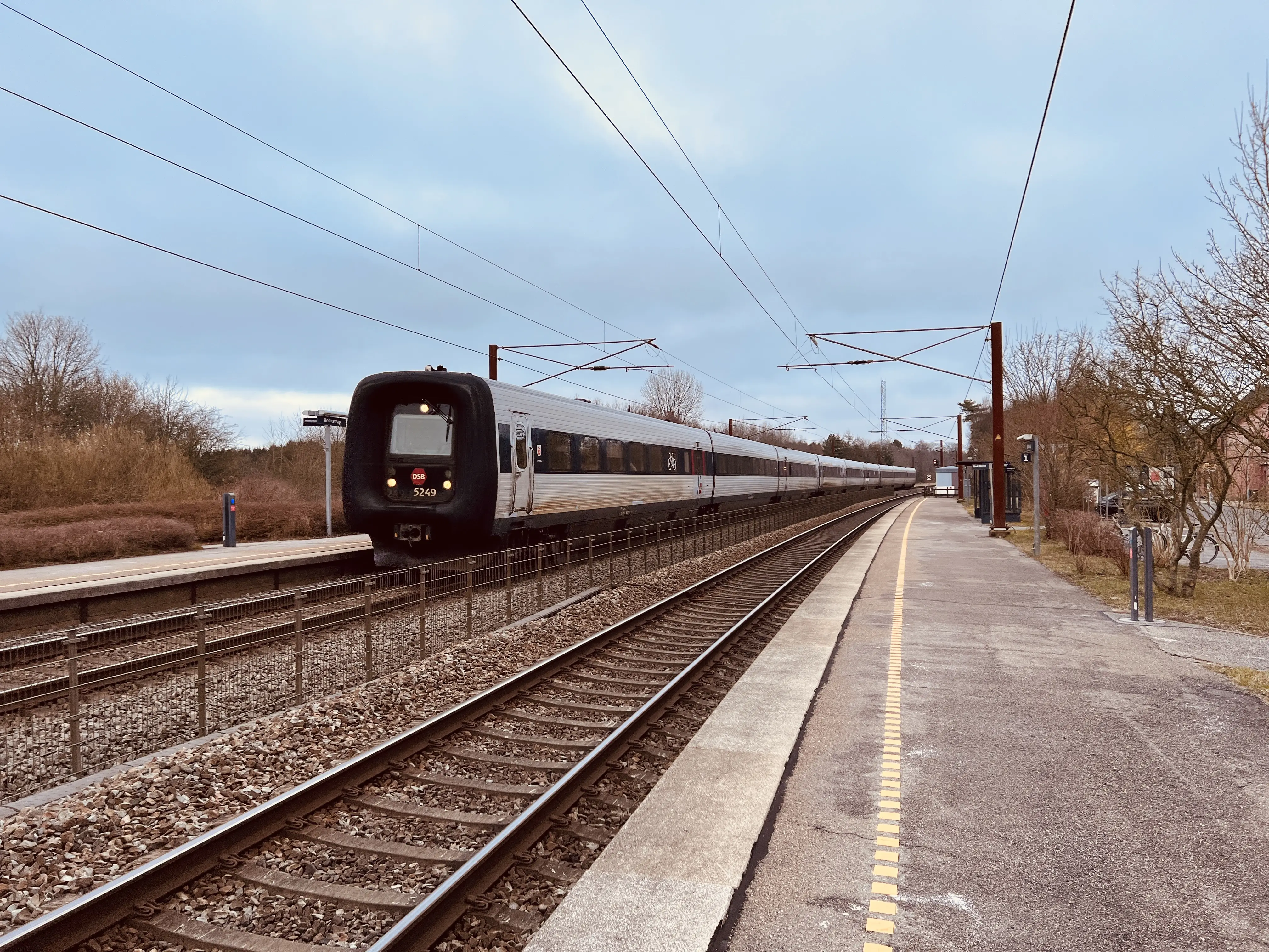 Billede af DSB MF 5049 fotograferet ud for Holmstrup Trinbræt.