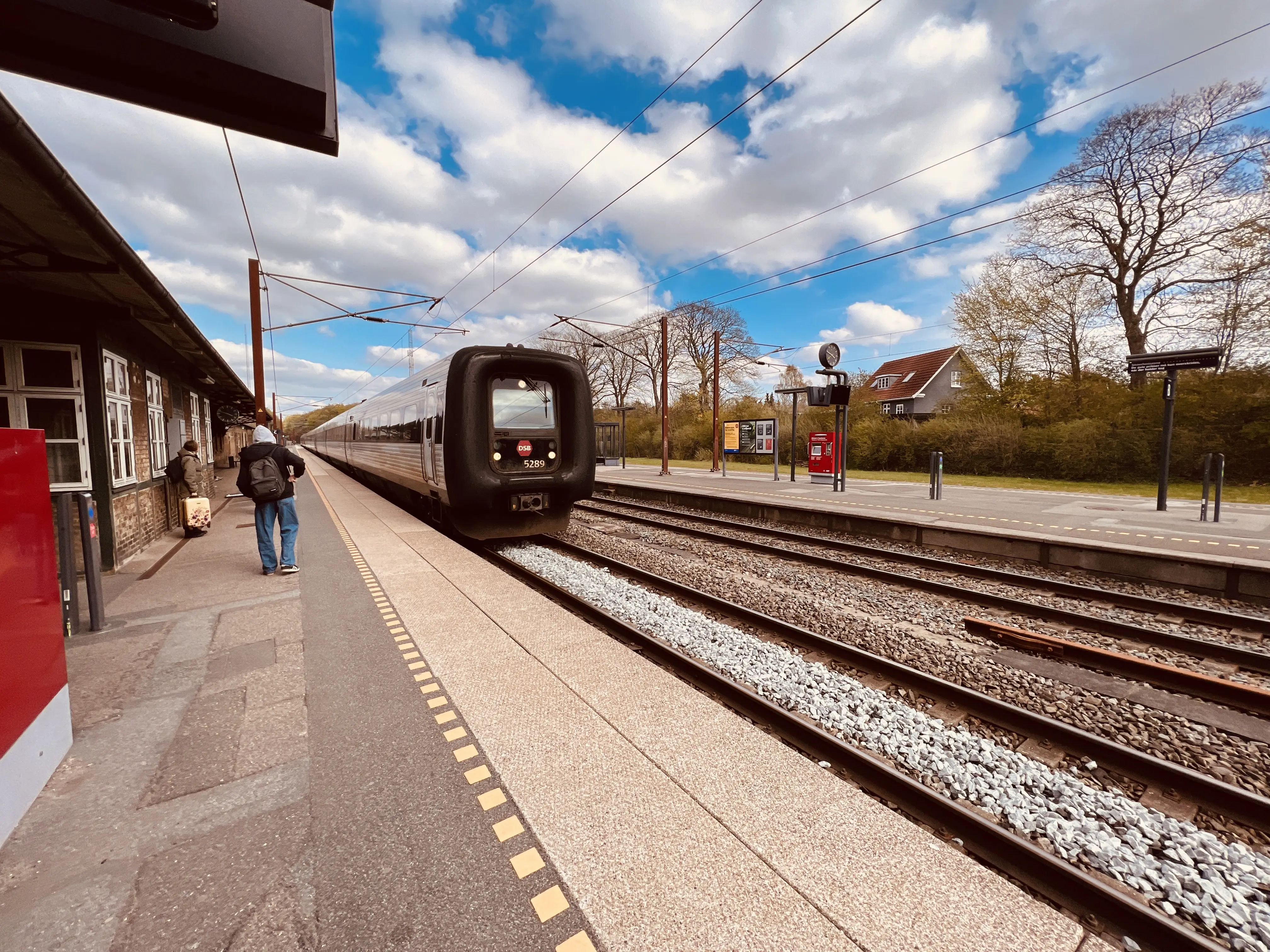 Billede af DSB MF 5089 fotograferet ud for Sorø Station. Billede af DSB MF 5089 fotograferet ud for Sorø Station.