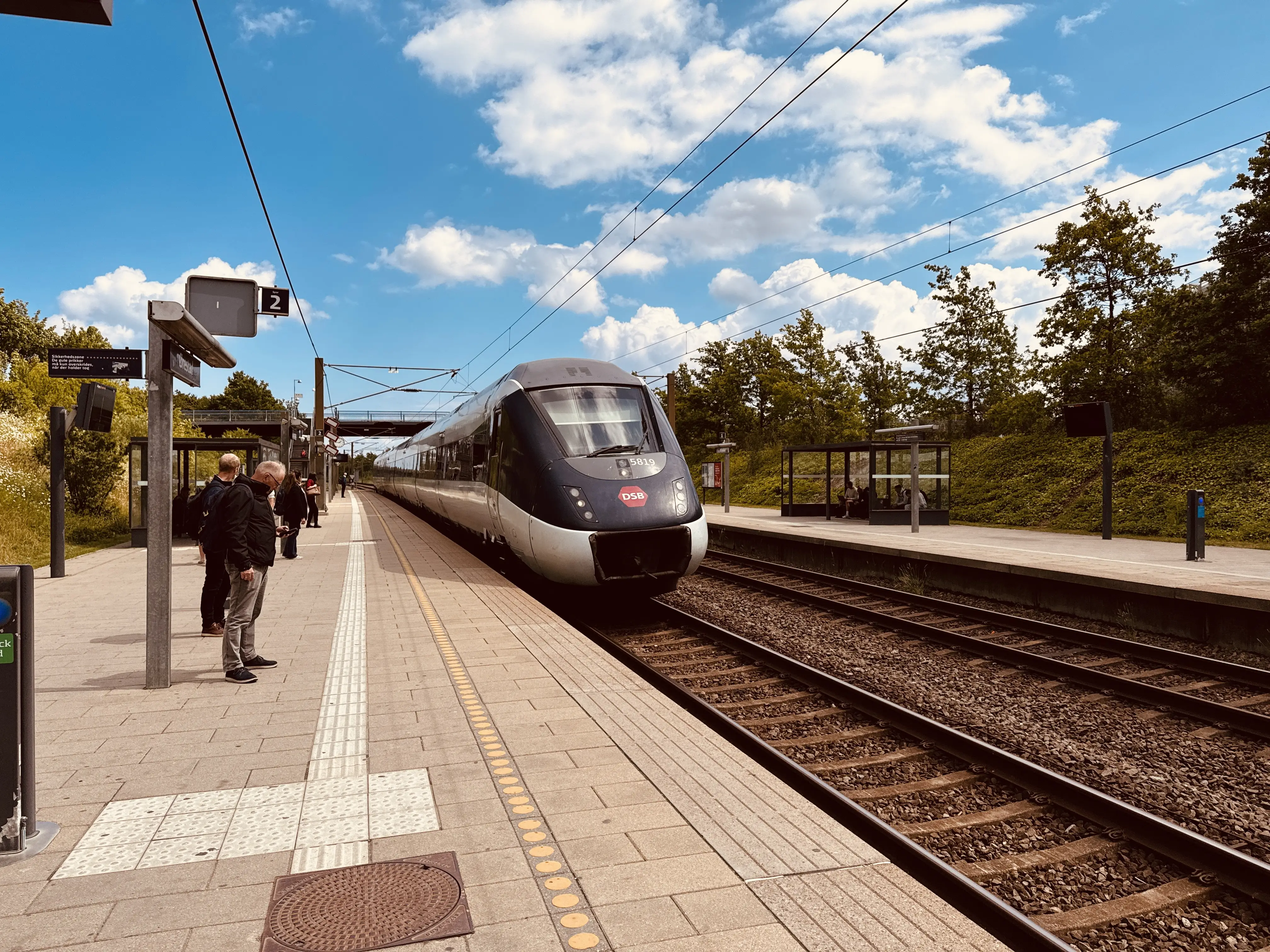 Billede af DSB MG 5619 fotograferet ud for Ørestad Trinbræt. Billede af DSB MG 5619 fotograferet ud for Ørestad Trinbræt.