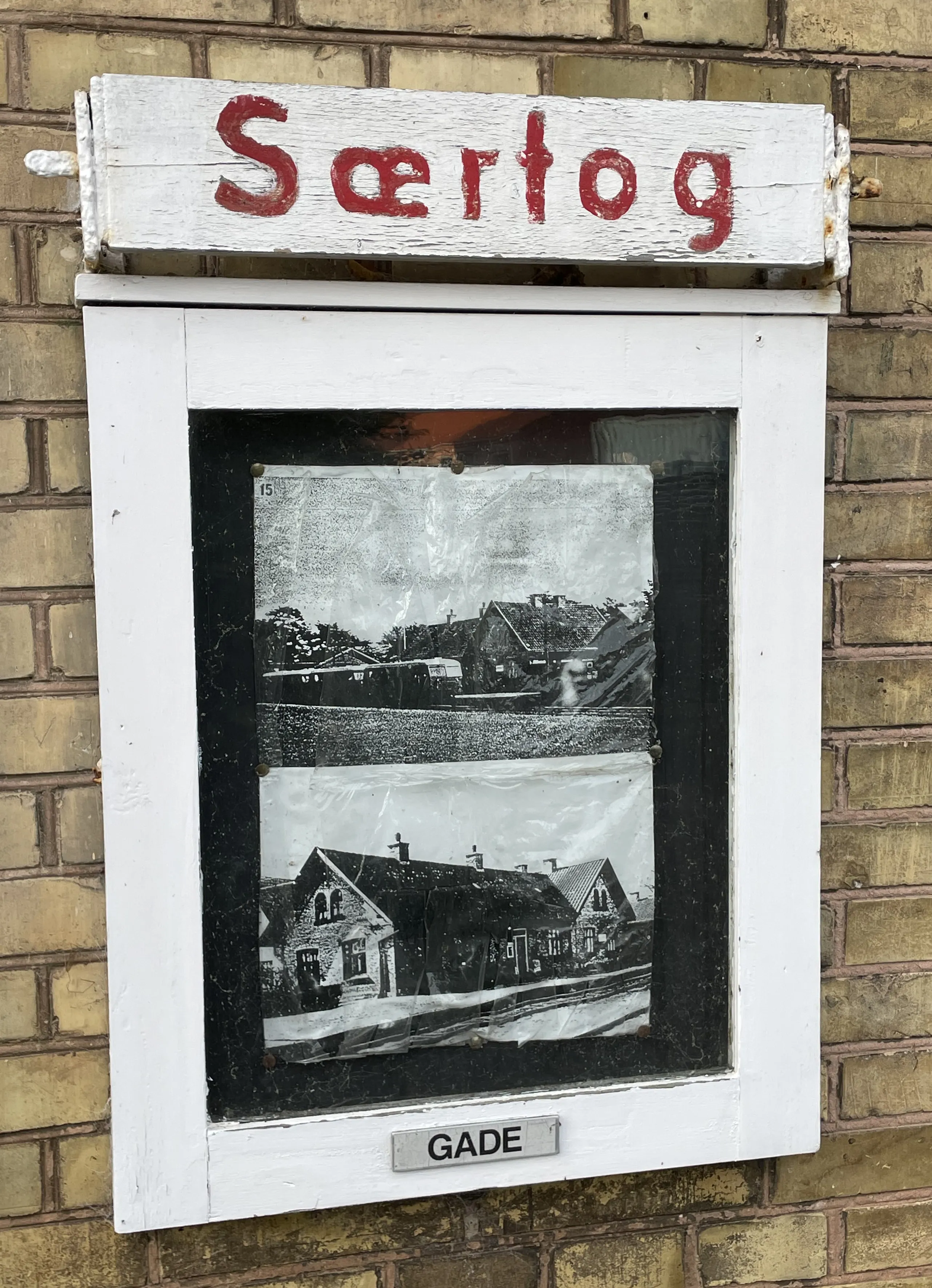 Skovsgård Station, et bilde på veggen til stasjonen Skovsgård Station, et bilde på veggen til stasjonen