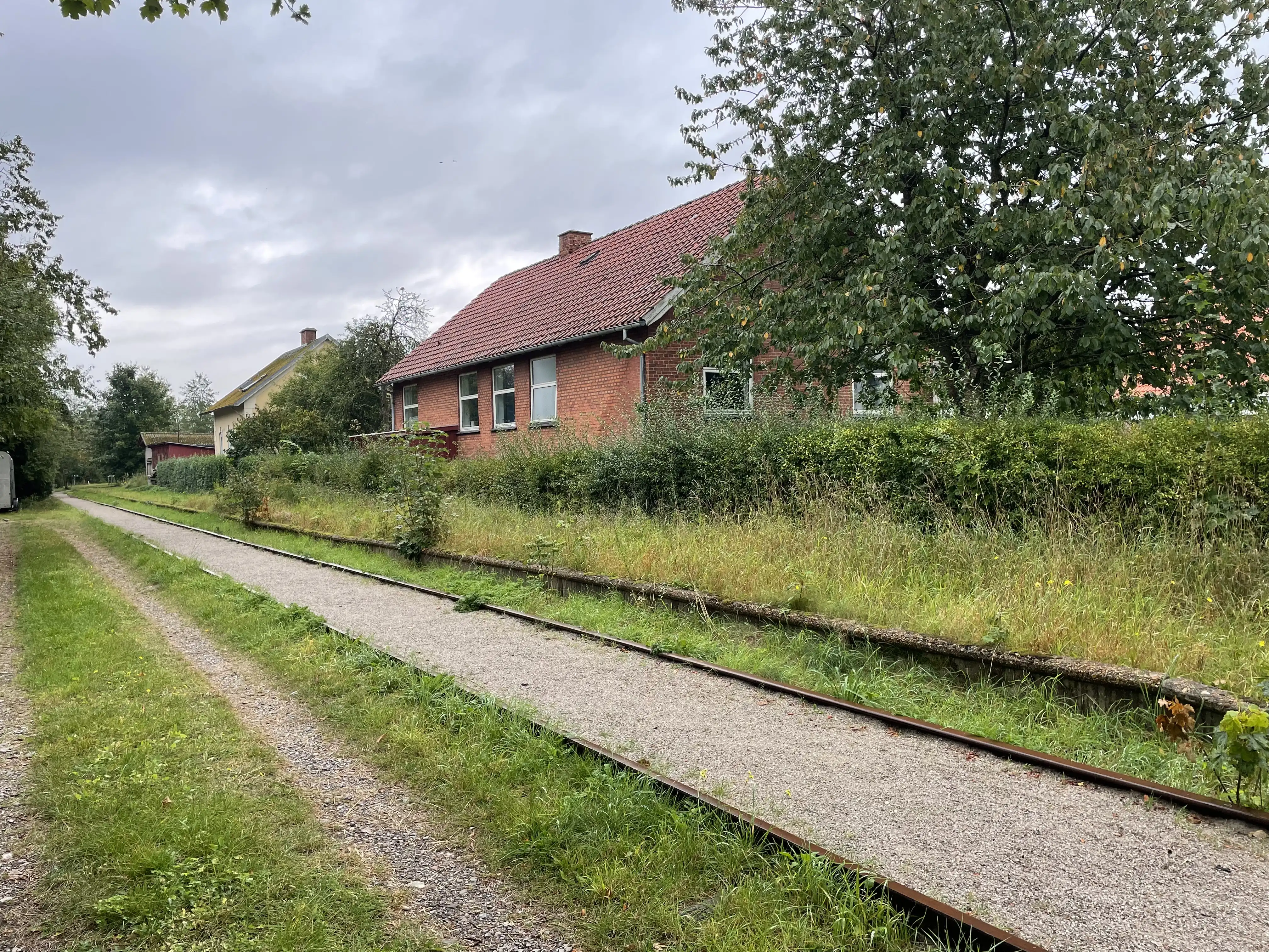 Billede af Bylderup-Bov Station set fra sporsiden. Billede af Bylderup-Bov Station set fra sporsiden.