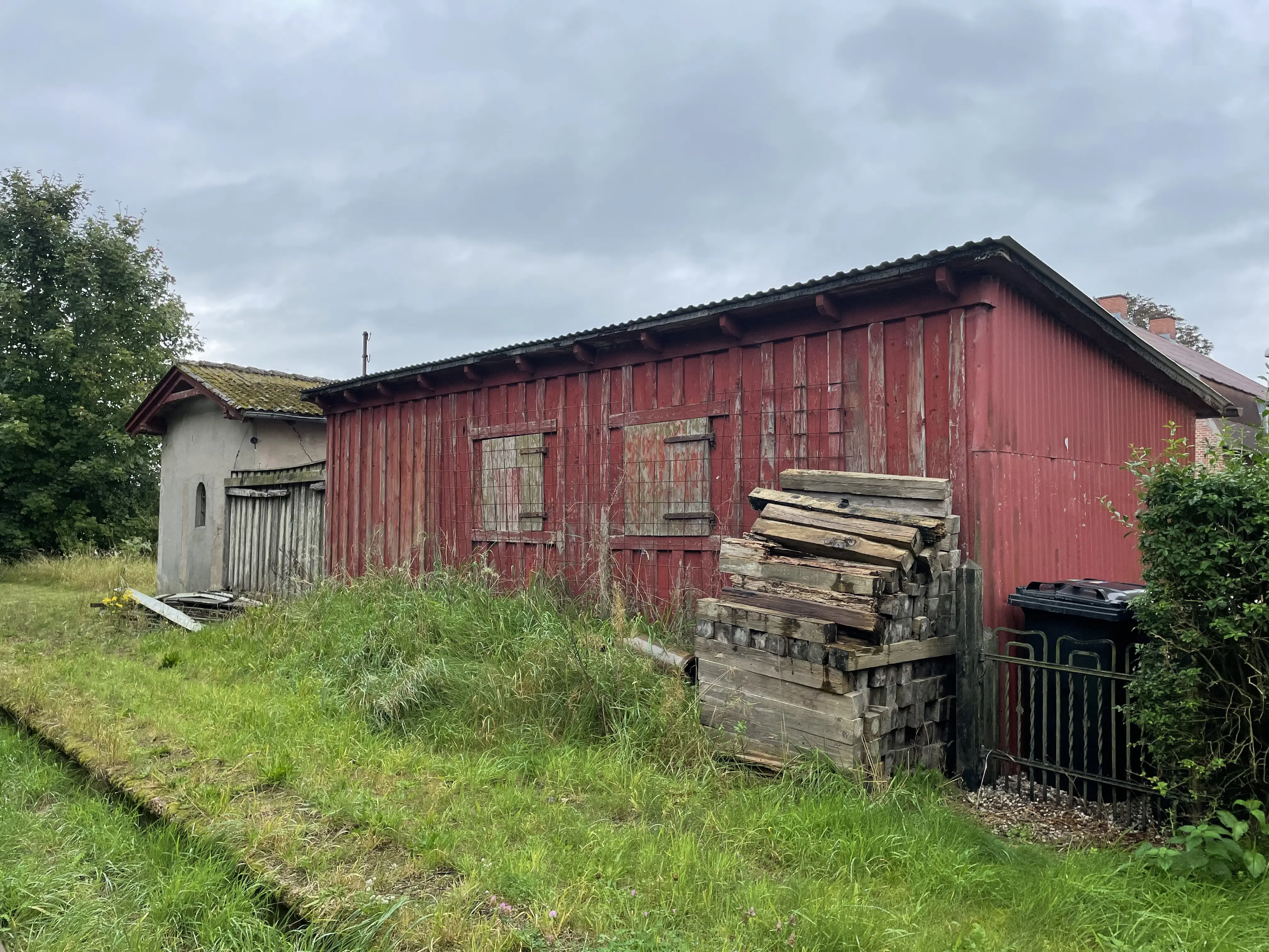 Billede af Bylderup-Bov Station set fra sporsiden. Billede af Bylderup-Bov Station set fra sporsiden.