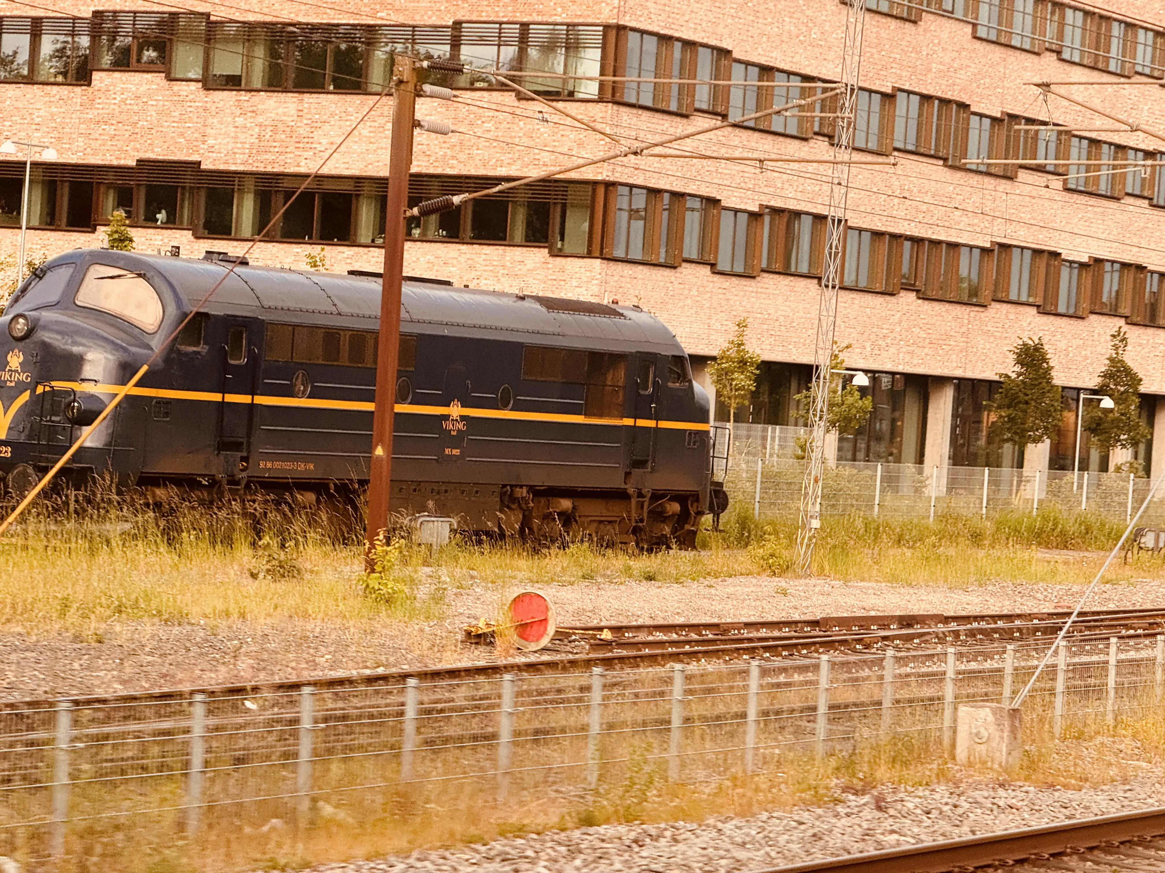 Billede af VIK MX 1023, tidligere DSB MX 1023 fotograferet ud for Ringsted Station. Billede af VIK MX 1023, tidligere DSB MX 1023 fotograferet ud for Ringsted Station.