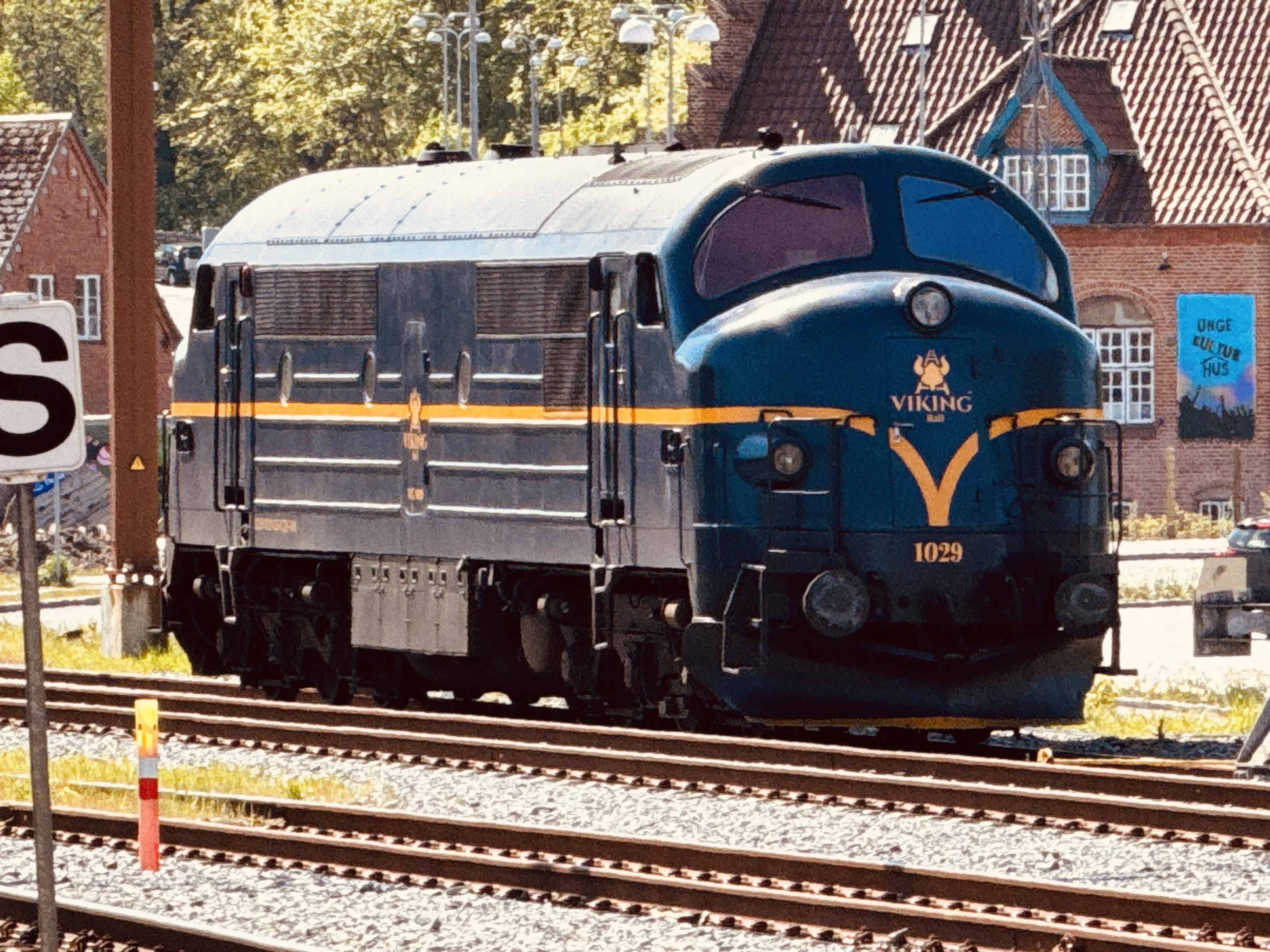 Billede af VIK MX 1029, tidligere DSB MX 1029 fotograferet ud for Vejle Station.