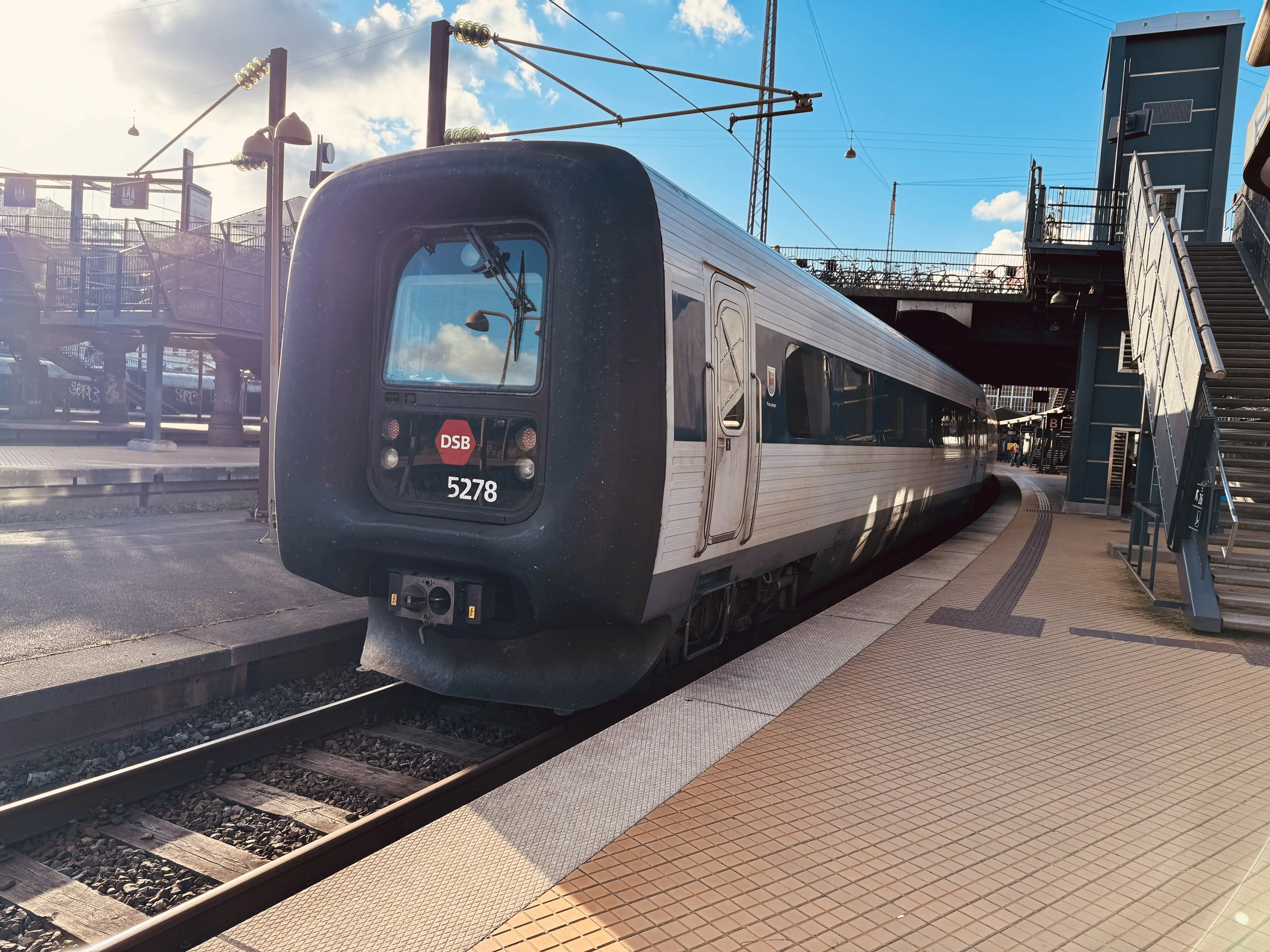 Billede af DSB MF 5078 fotograferet ud for Odense Banegård Center.