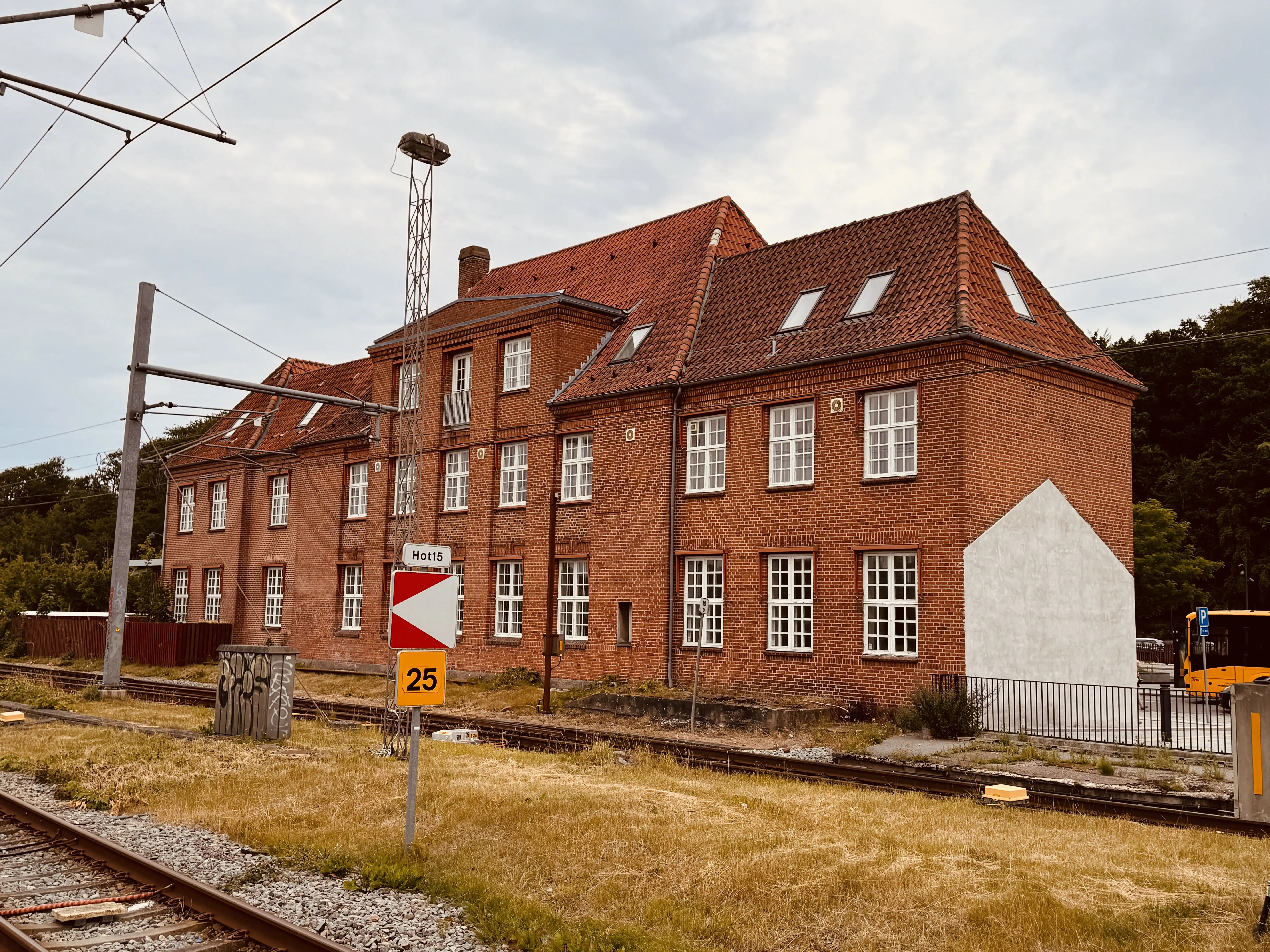 Billede af det gamle posthus ud for Holte Station.