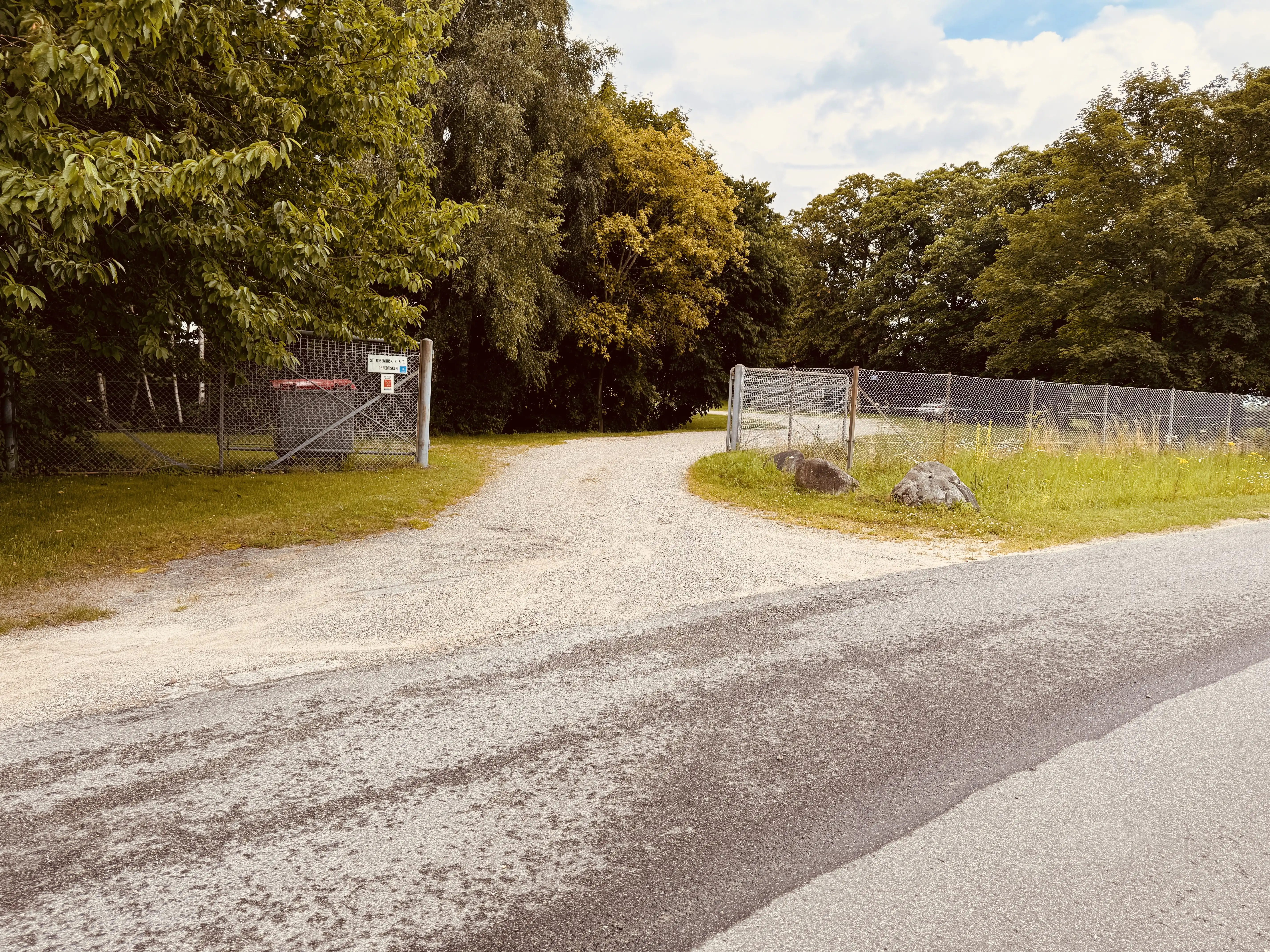 Billede af Uggeløse Skov Trinbræt - Trinbræt er nedrevet, men Uggeløse Skov Trinbræt har ligget her. Billede af Uggeløse Skov Trinbræt - Trinbræt er nedrevet, men Uggeløse Skov Trinbræt har ligget her.