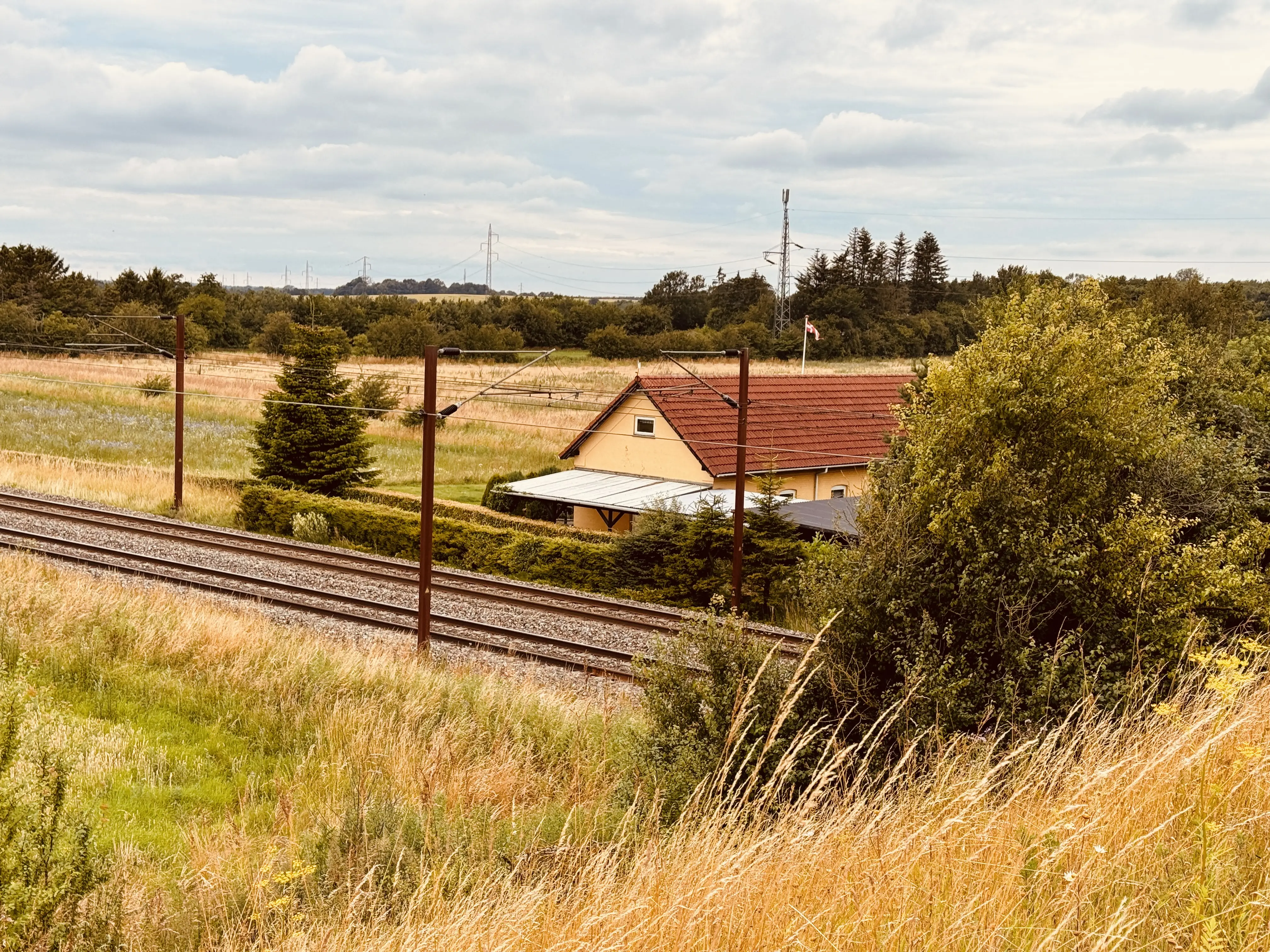 Billede af Bringstrup Trinbræt - Trinbræt er nedrevet, men Bringstrup Trinbræt har ligget her ved det gamle vogterhus.